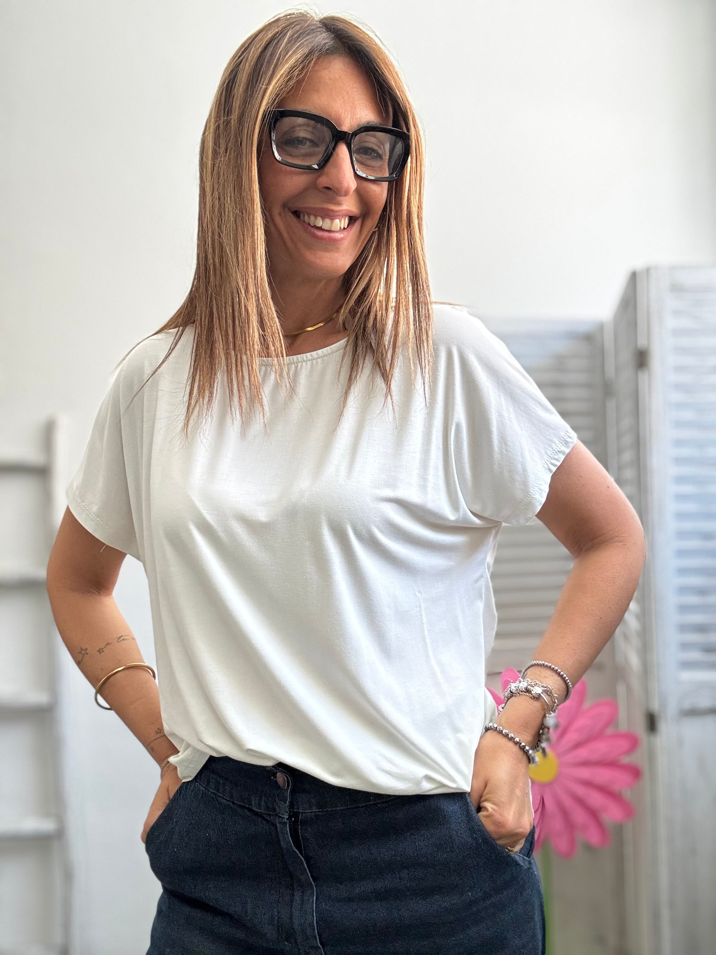 La t-shirt comoda coi bottoncini