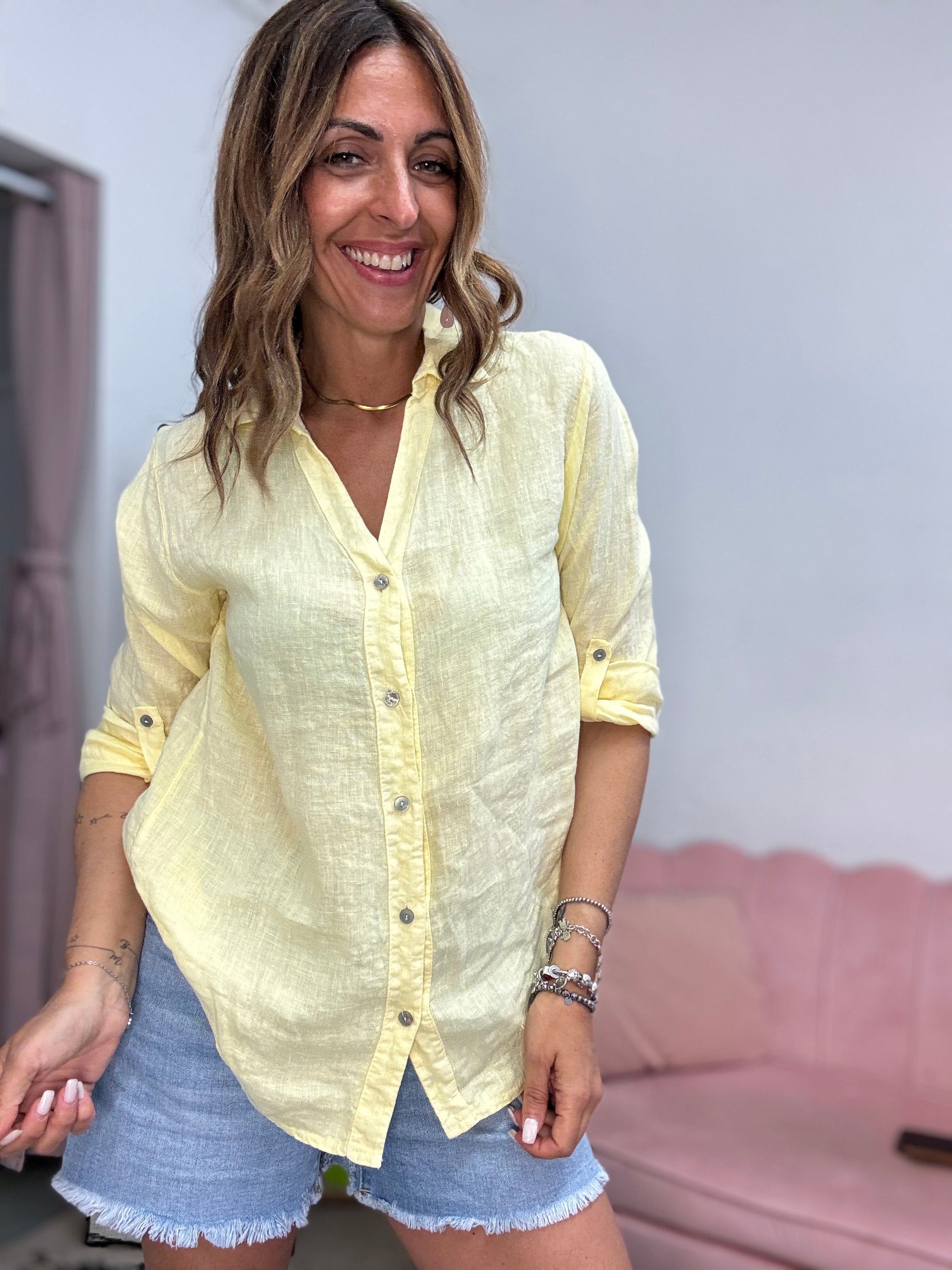 La camicia di lino pastello