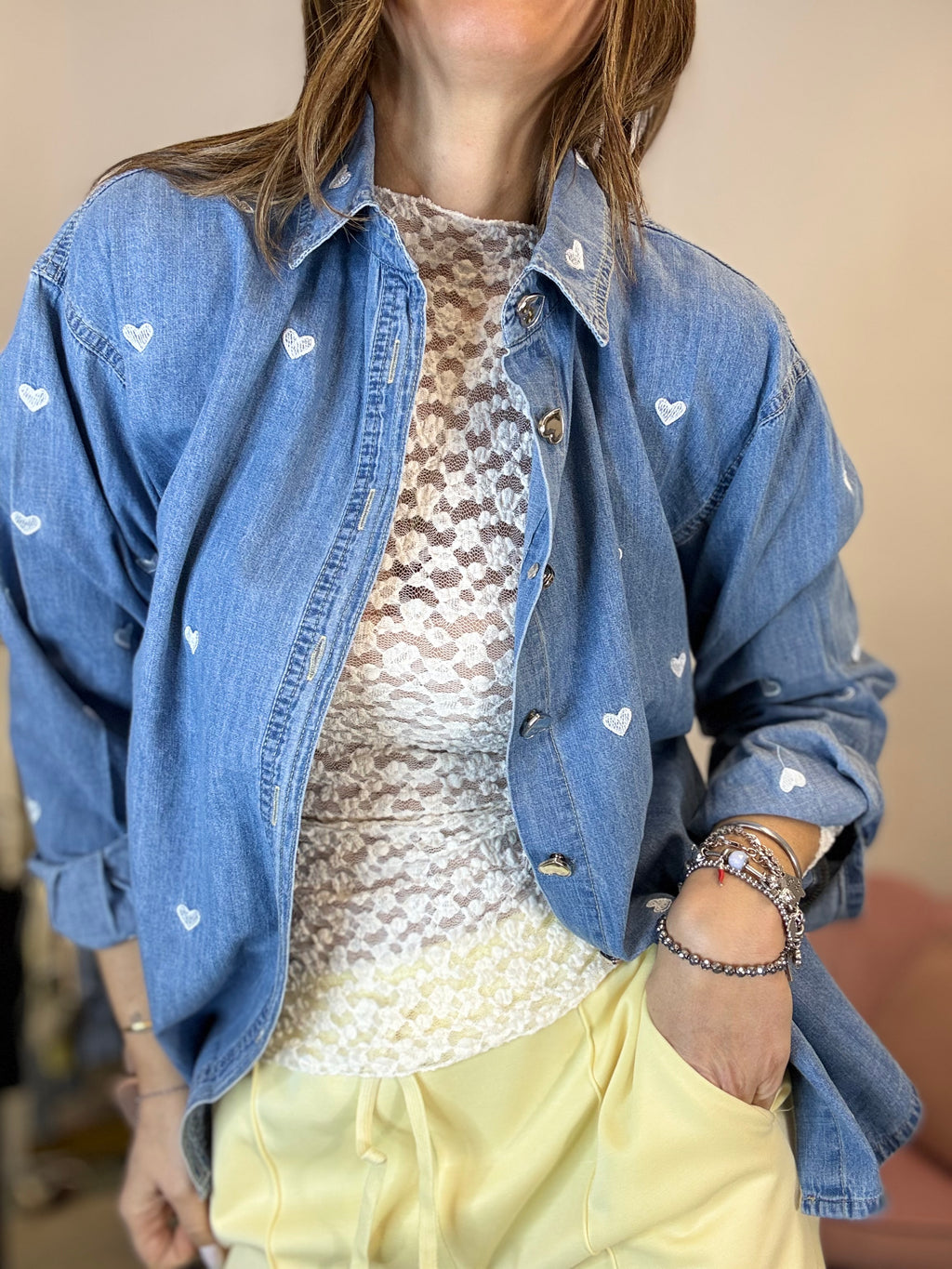 La camicia Denim coi cuoricini
