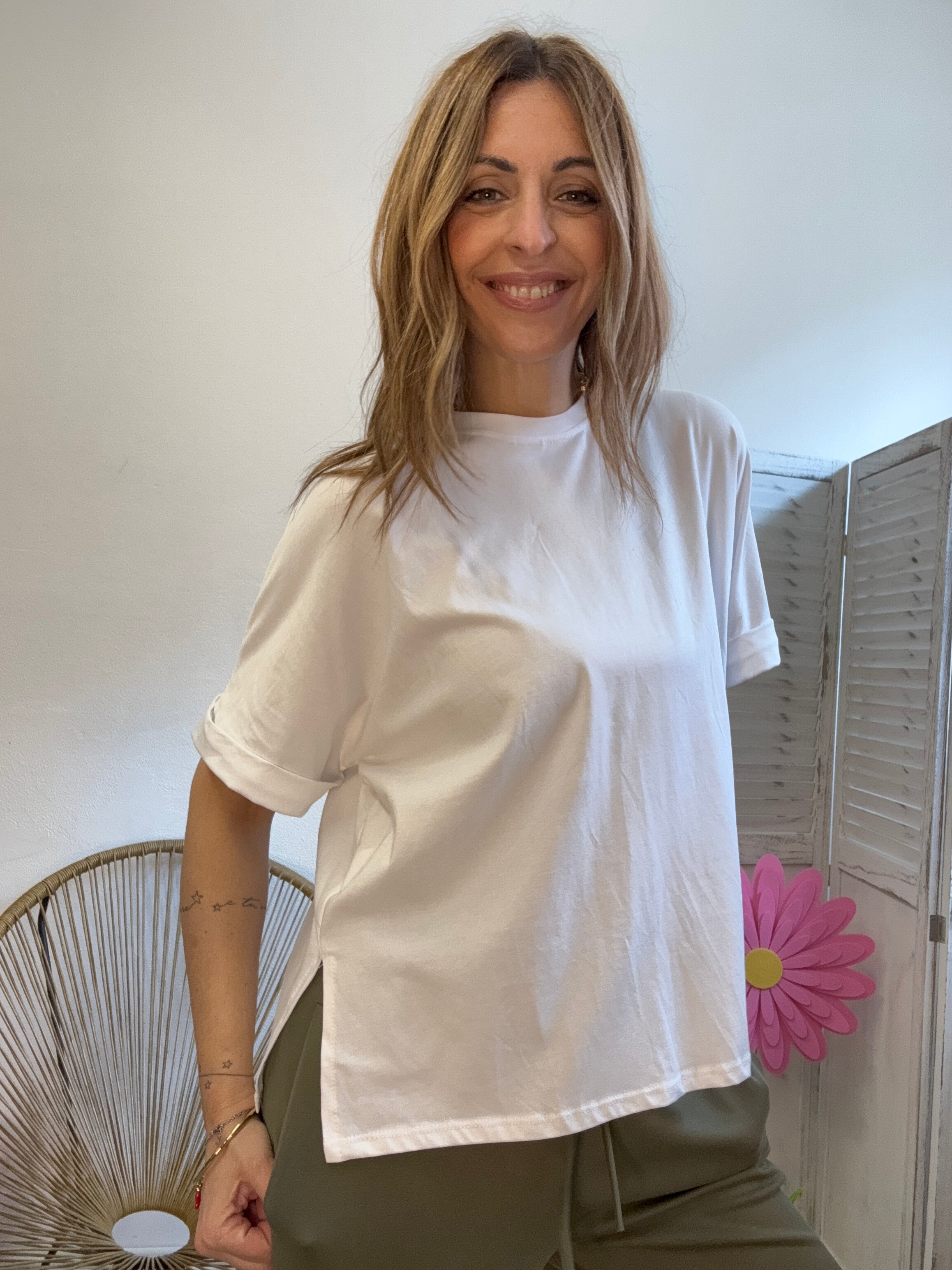 La T-shirt cotone con gli spacchetti