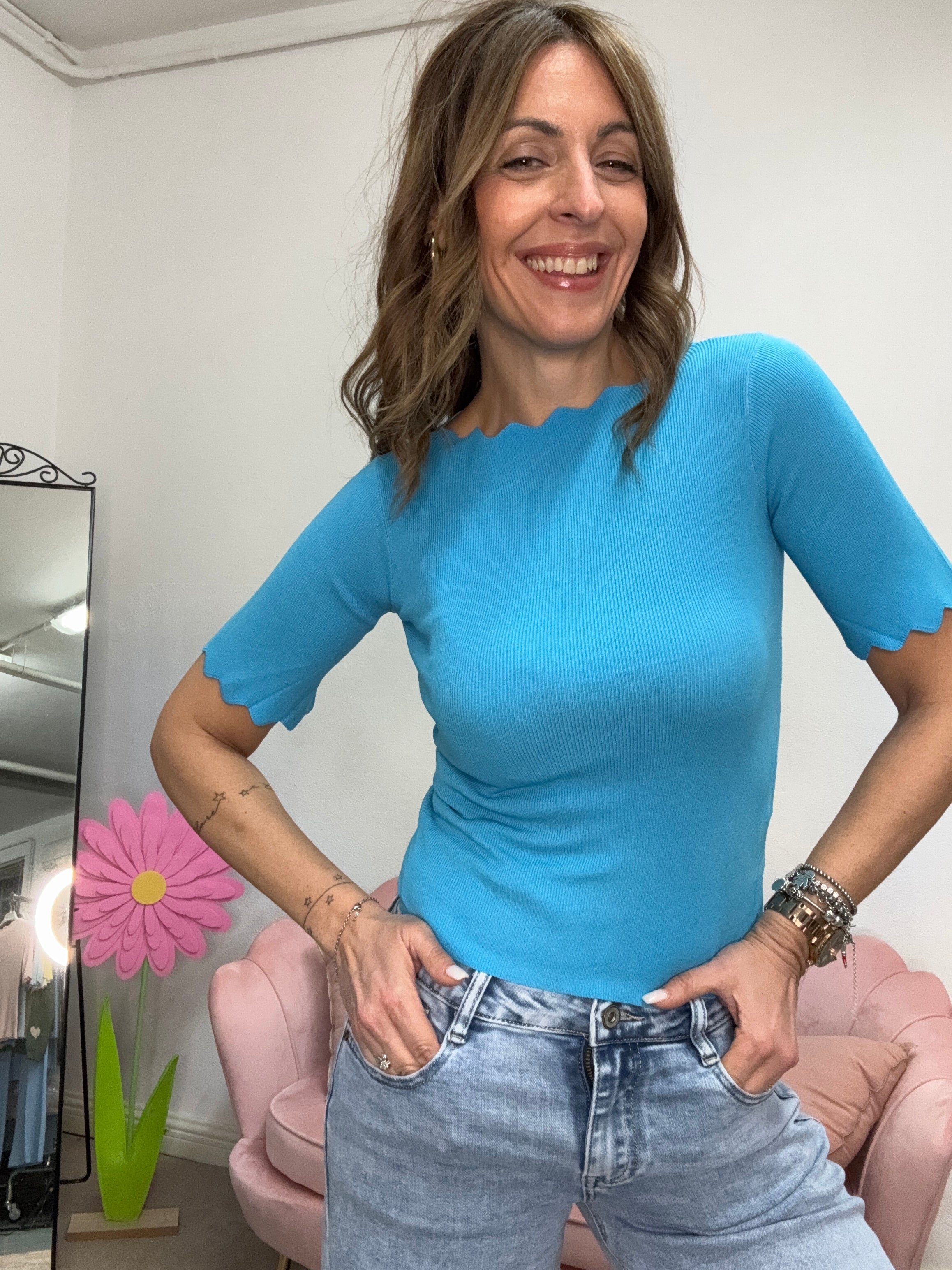 La maglia ondulata a costine manica corta