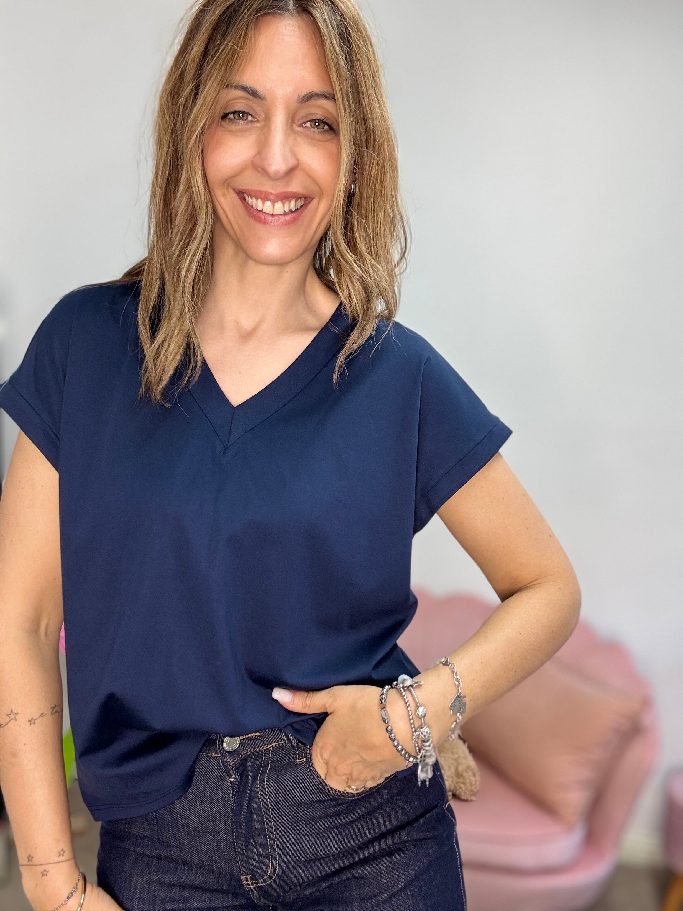 La t-shirt viscosa a V