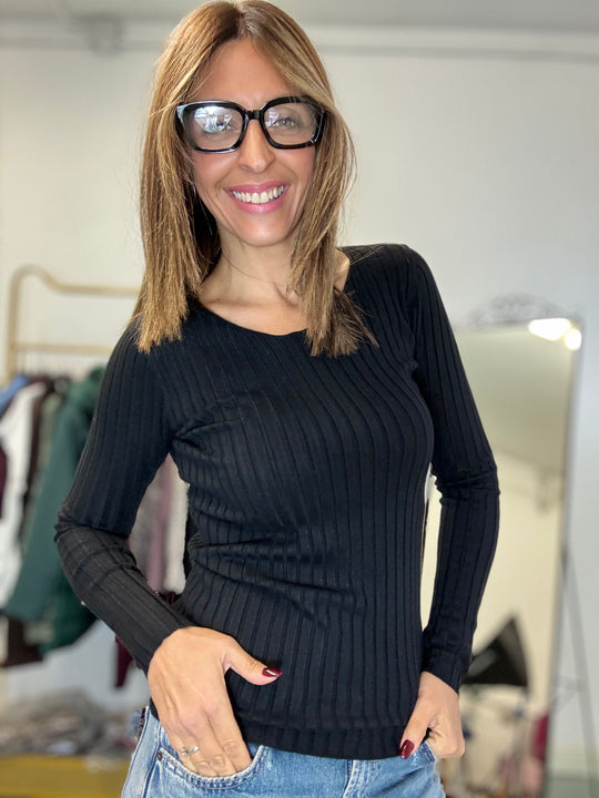 Il pull basico con le costine