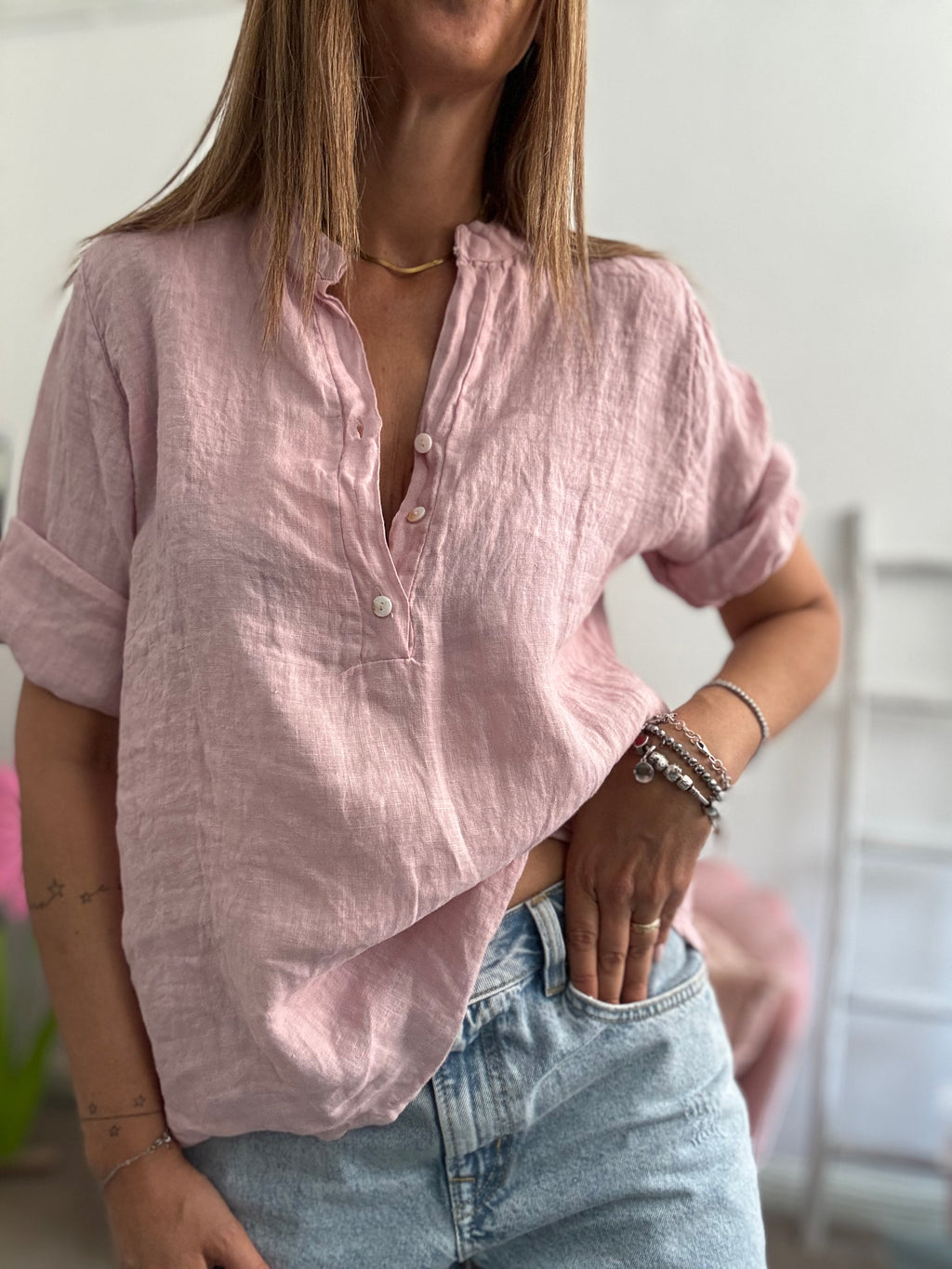 La blusa polo in lino