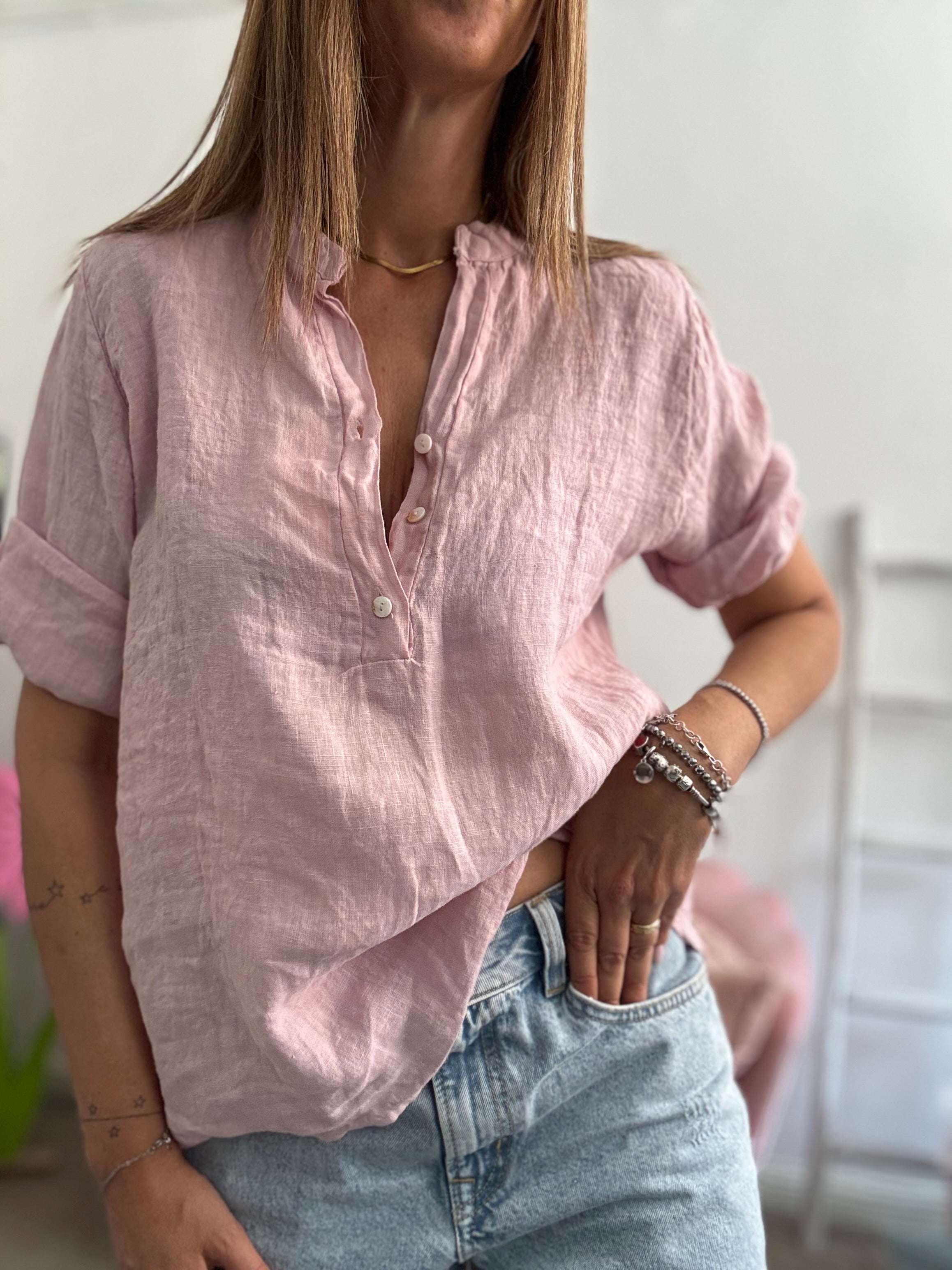 La blusa polo in lino