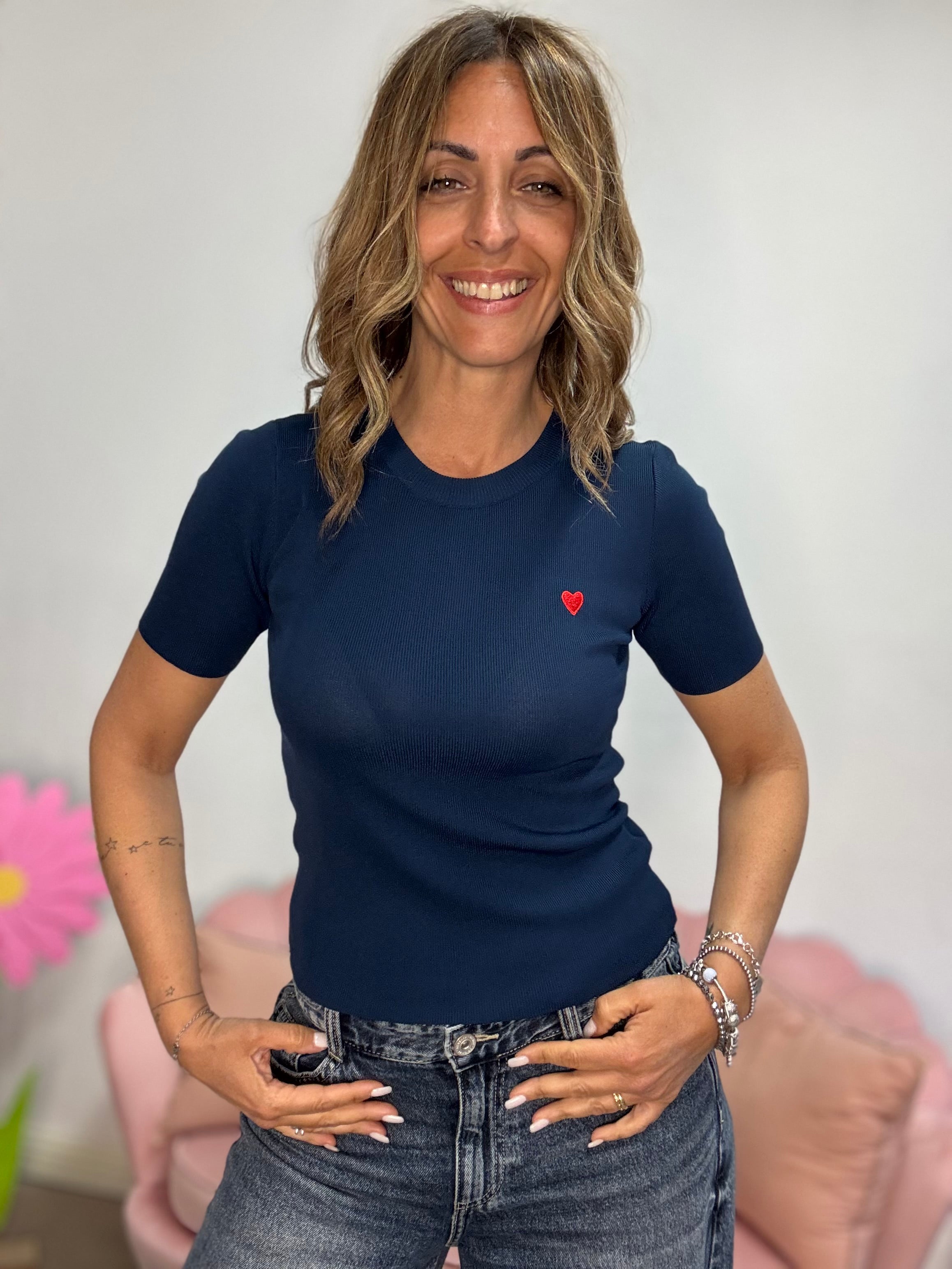 Il pull manica corta col cuoricino