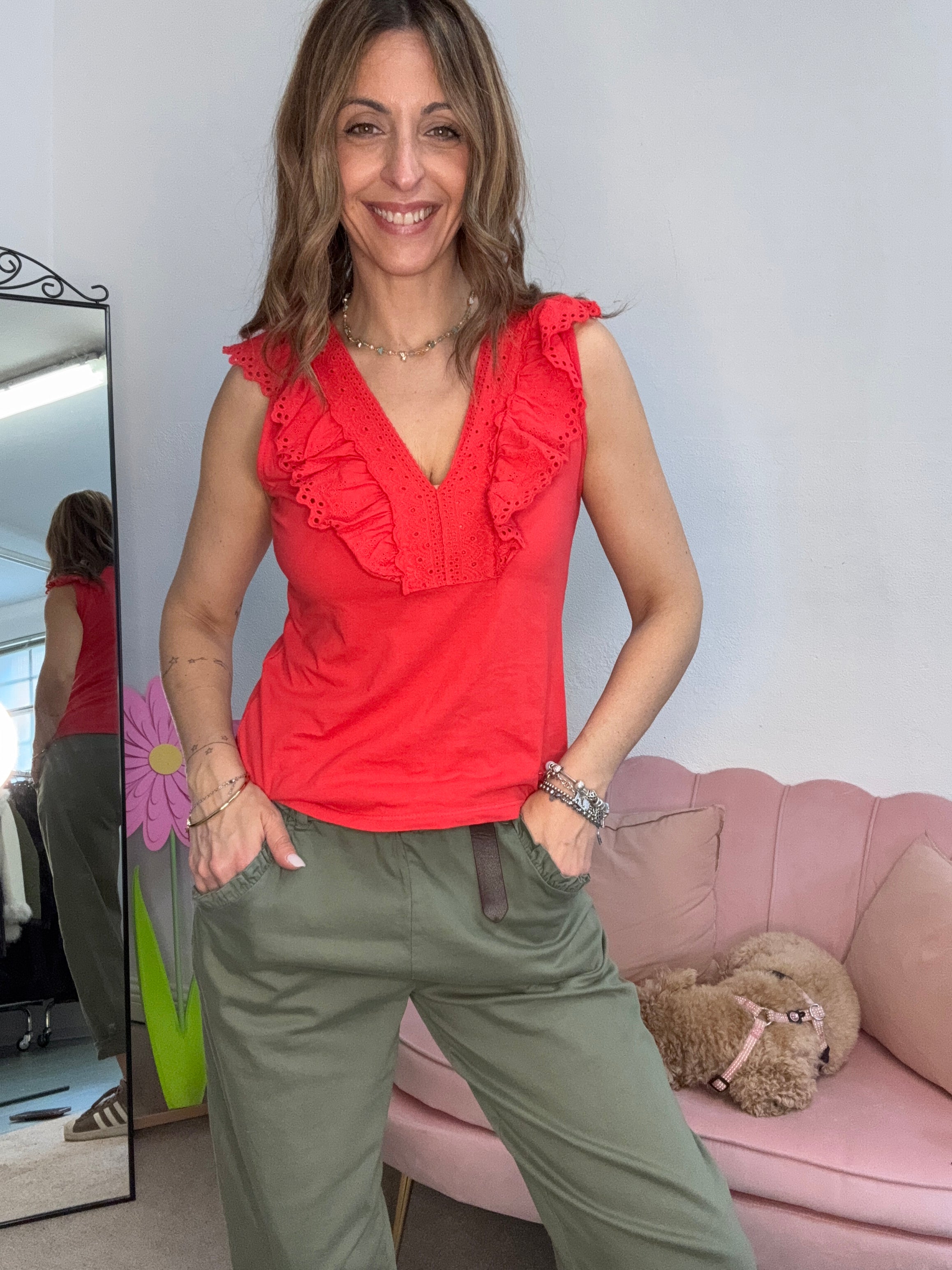 La canotta con lo scollo sangallo