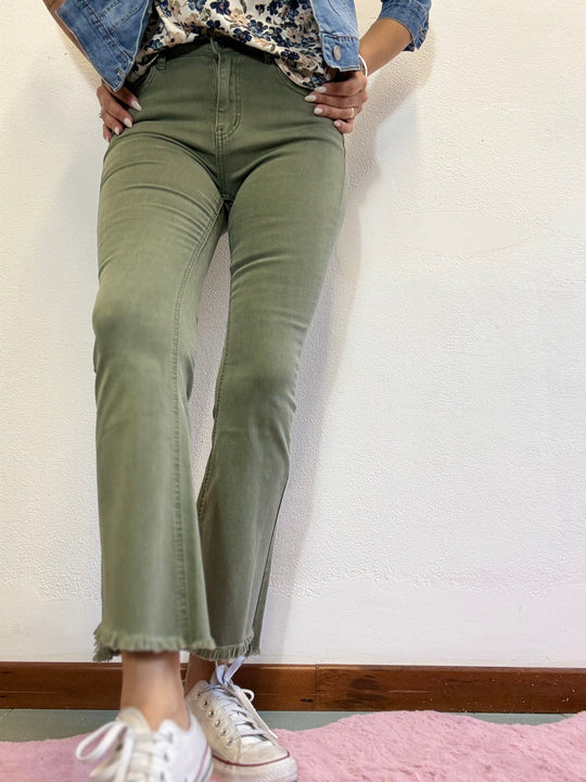 Il jeans morbidissimo alla caviglia con le frangette militare