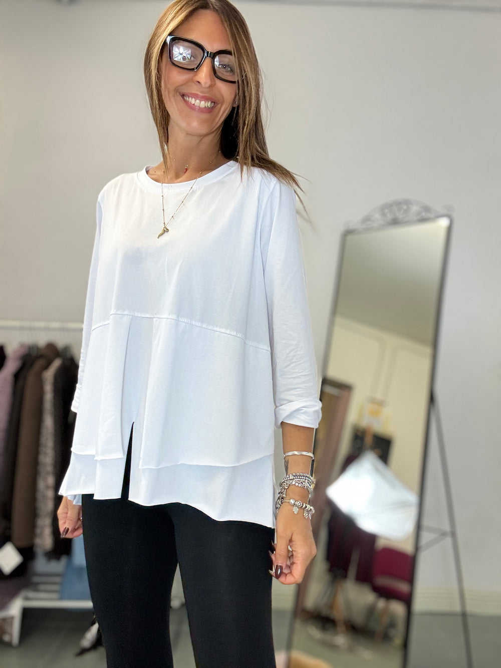 La maxi t-shirt coi bottoni dietro