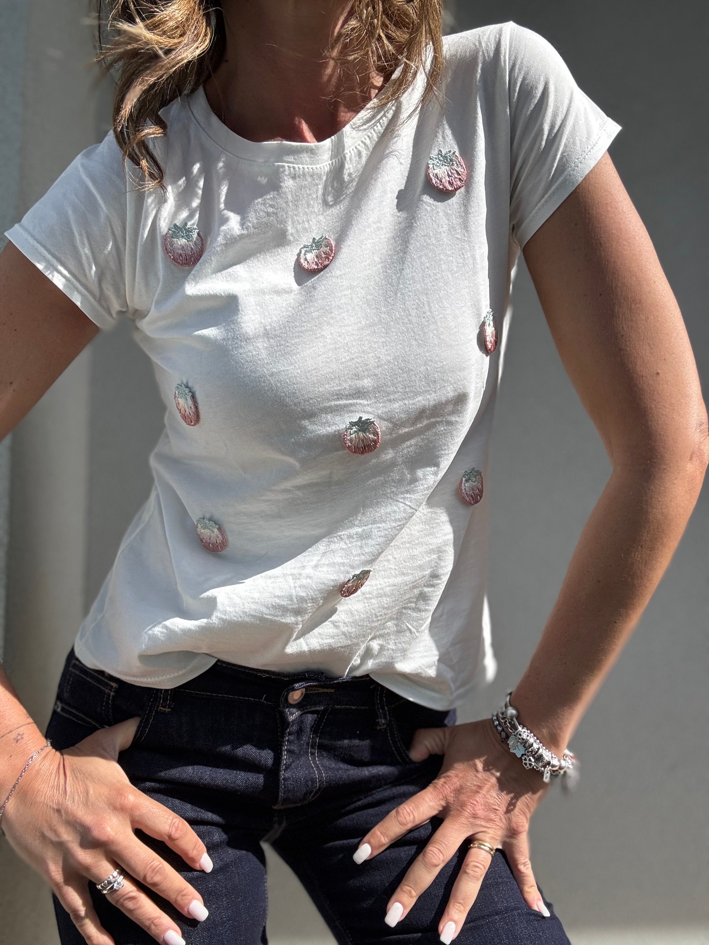 La t-shirt fragoline rosse