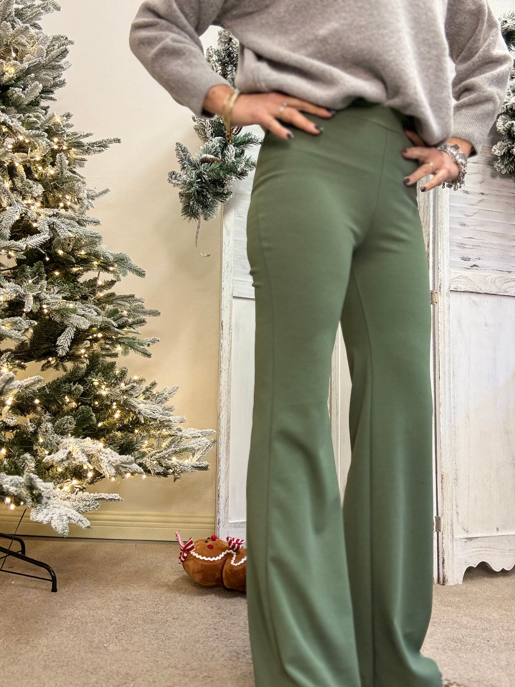 Pantalone zampetta Manu con l’elastico militare