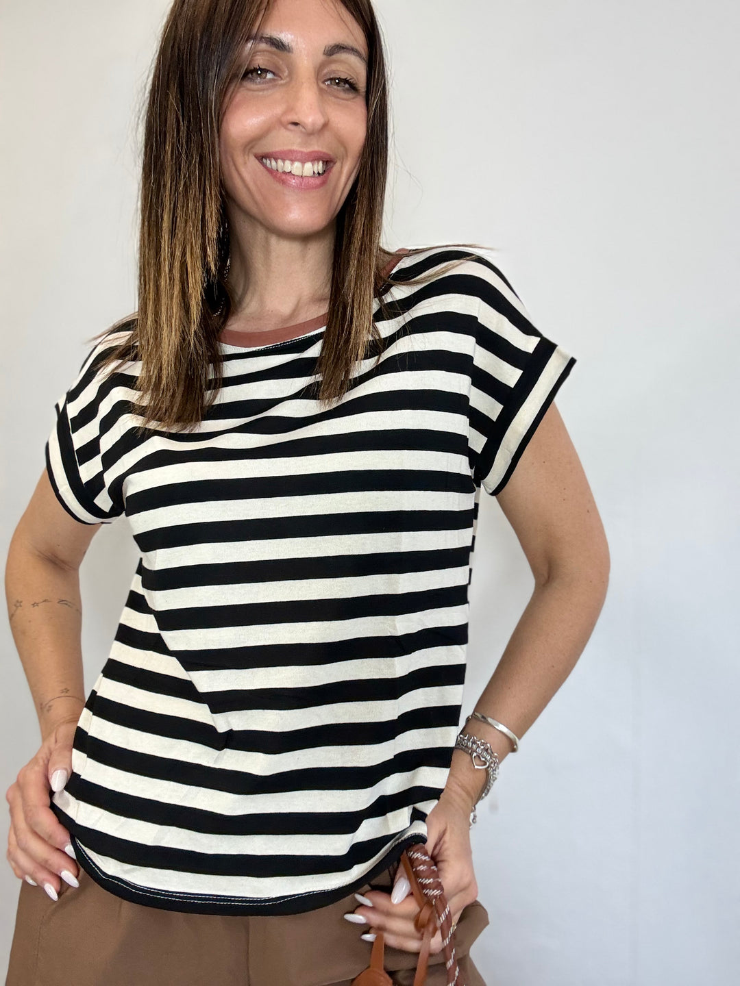 La t-shirt col bordo biscotto