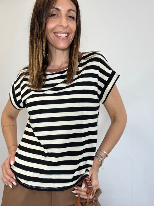 La t-shirt col bordo biscotto