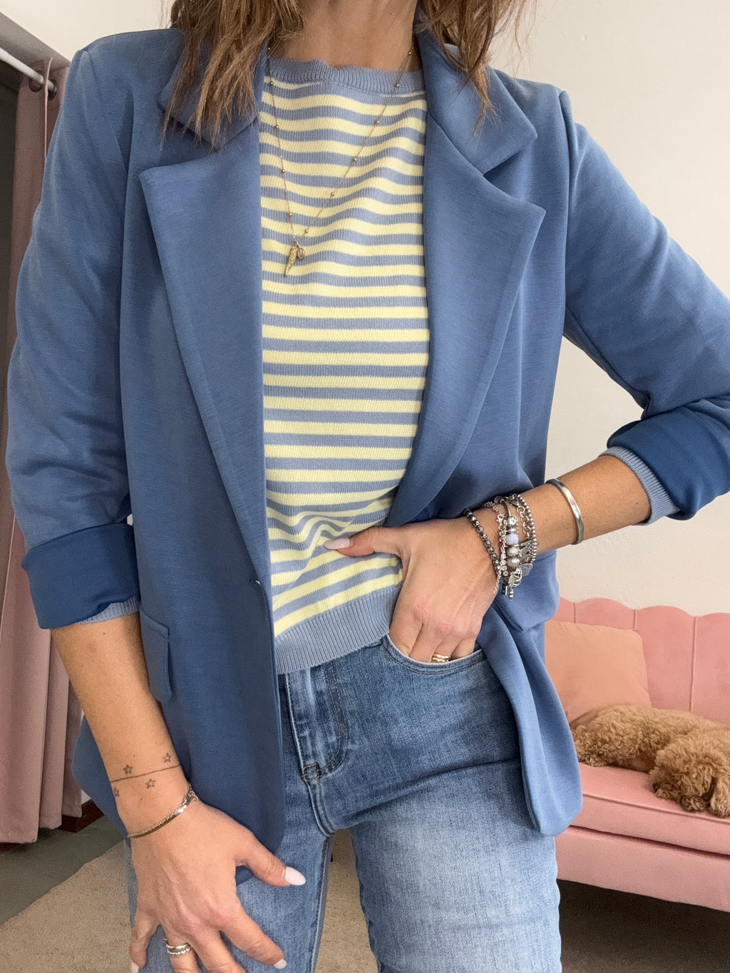 La giacca viscosa ad una bottone