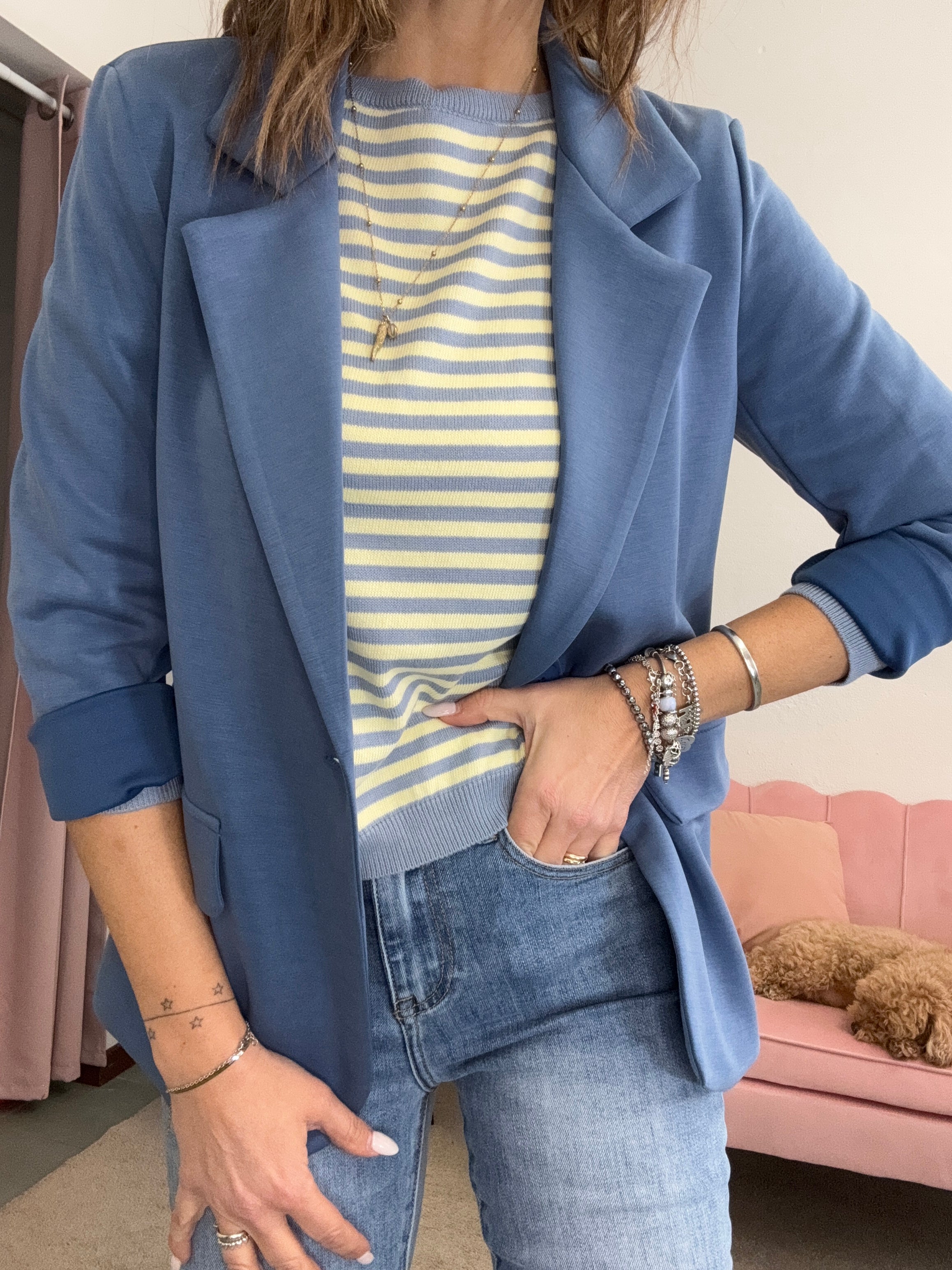 La giacca viscosa ad una bottone