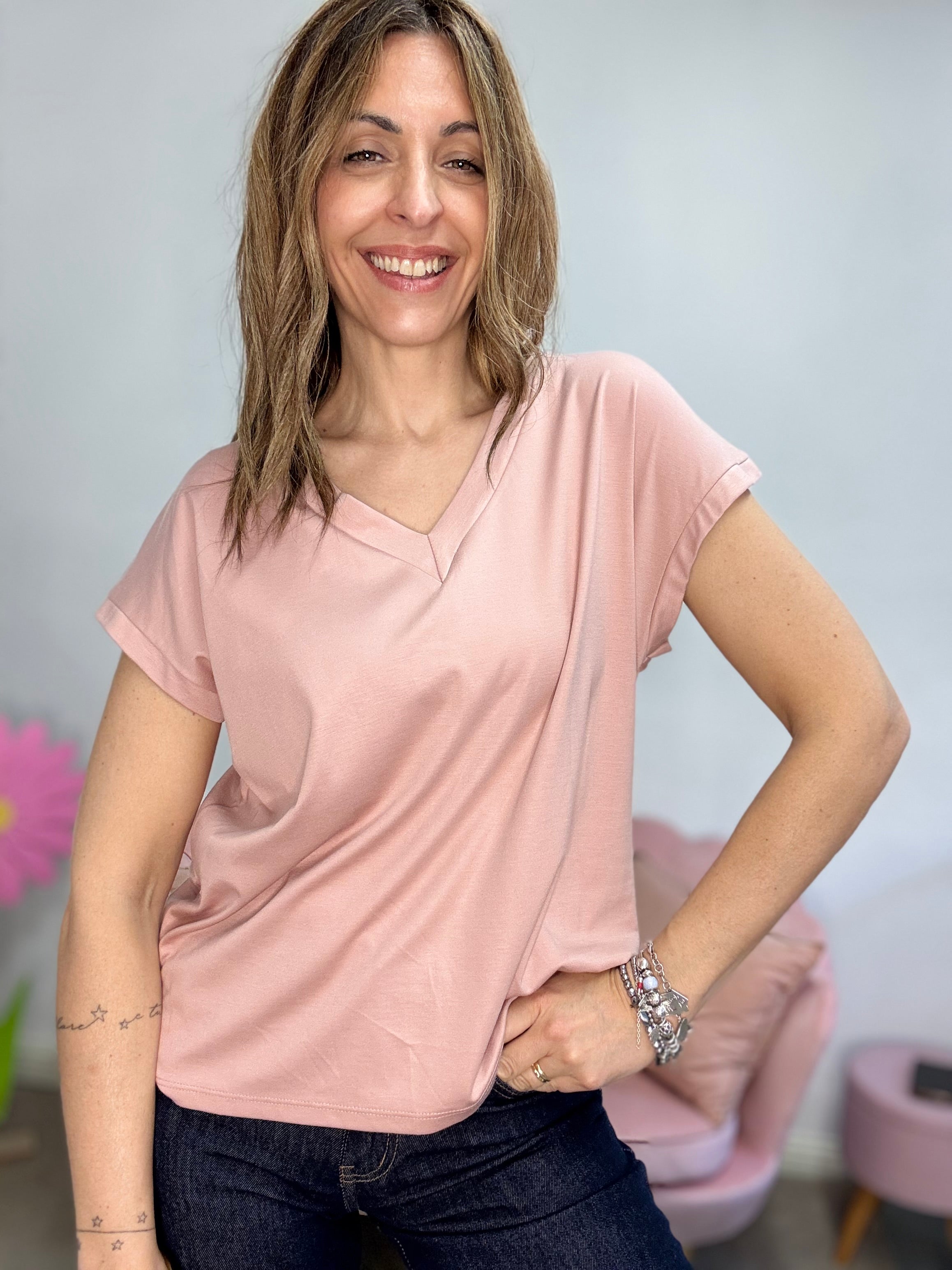 La t-shirt viscosa a V