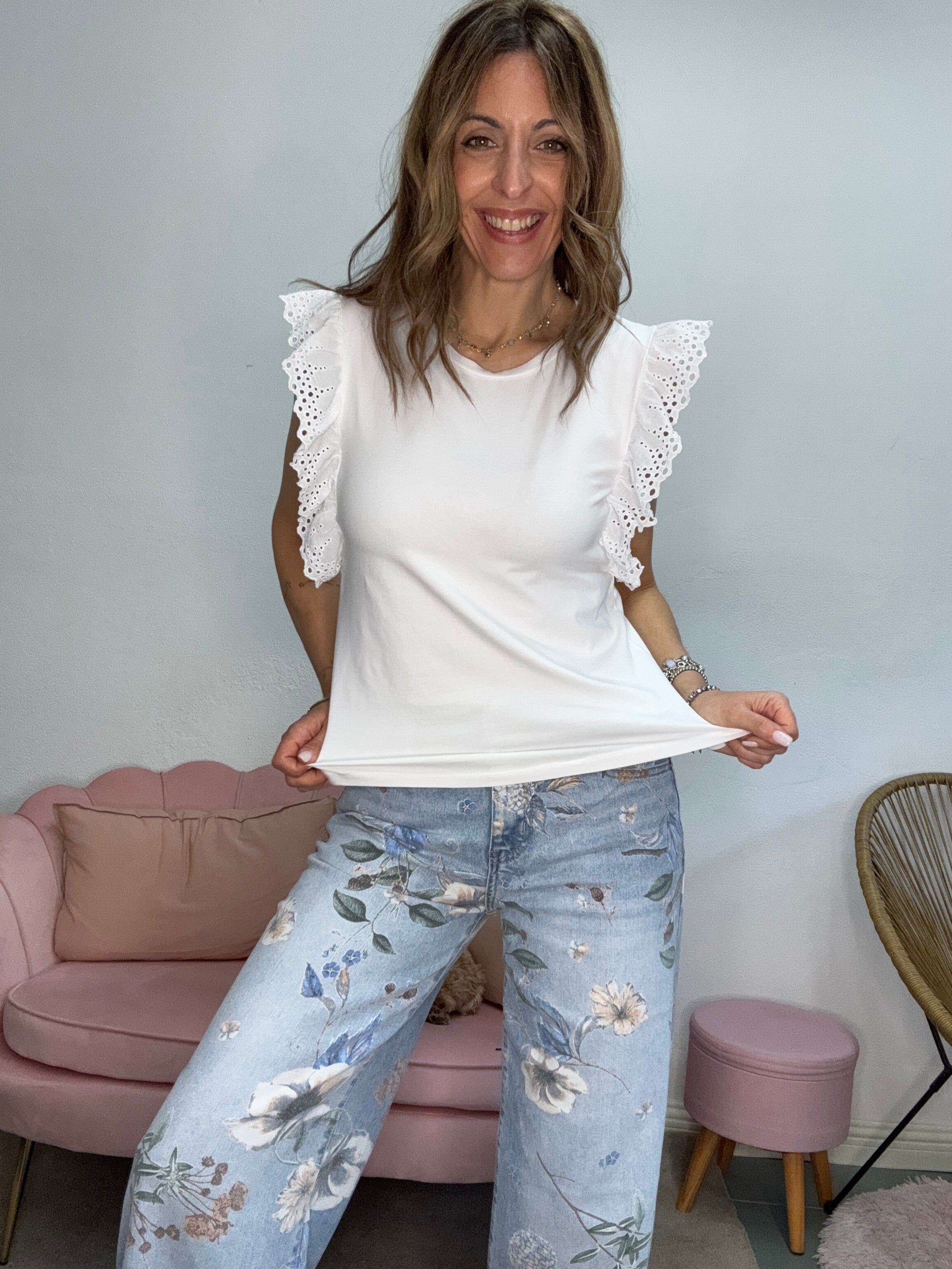 La canotta col sangallo nel giromanica