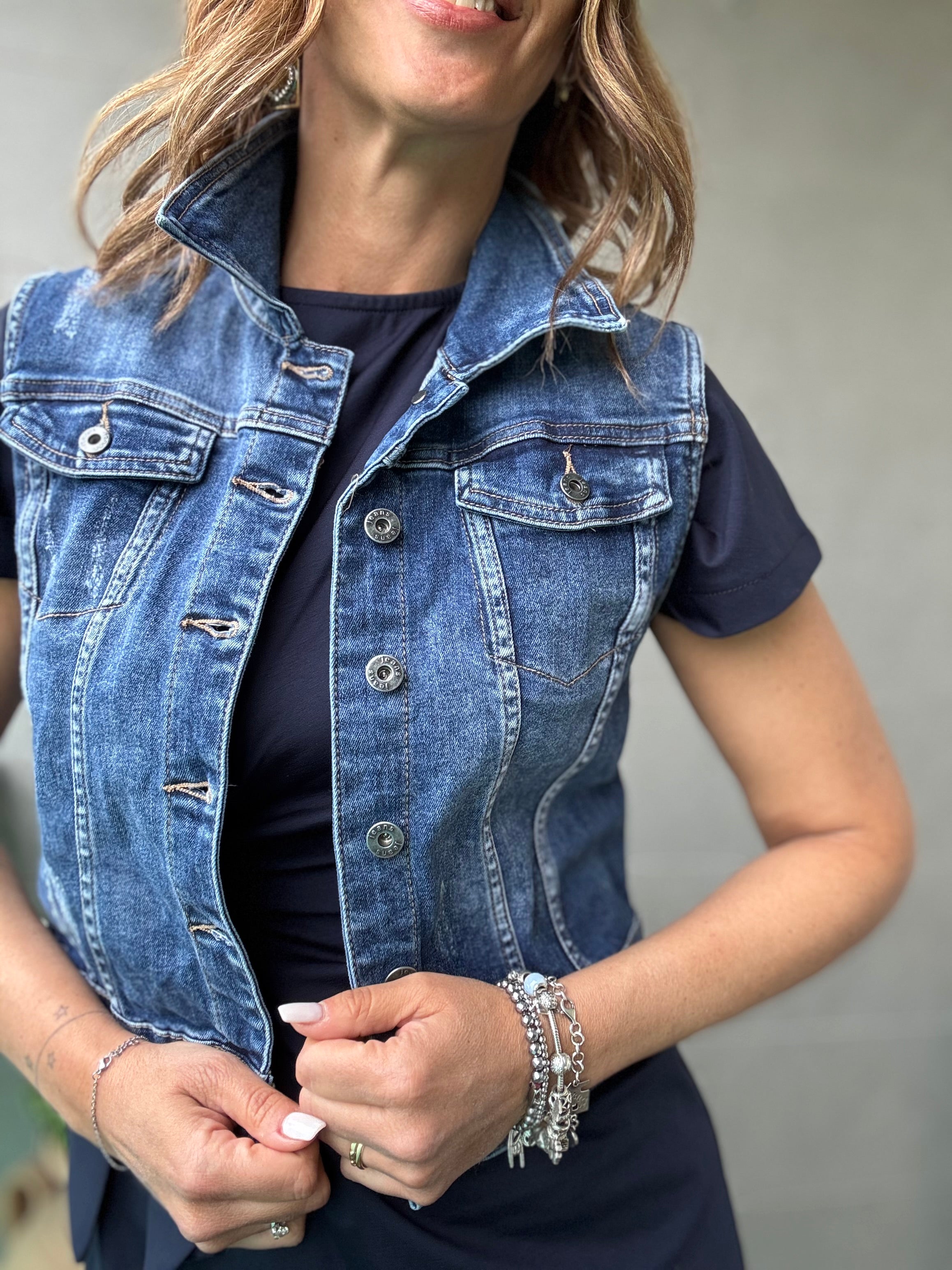 Il gilet di jeans