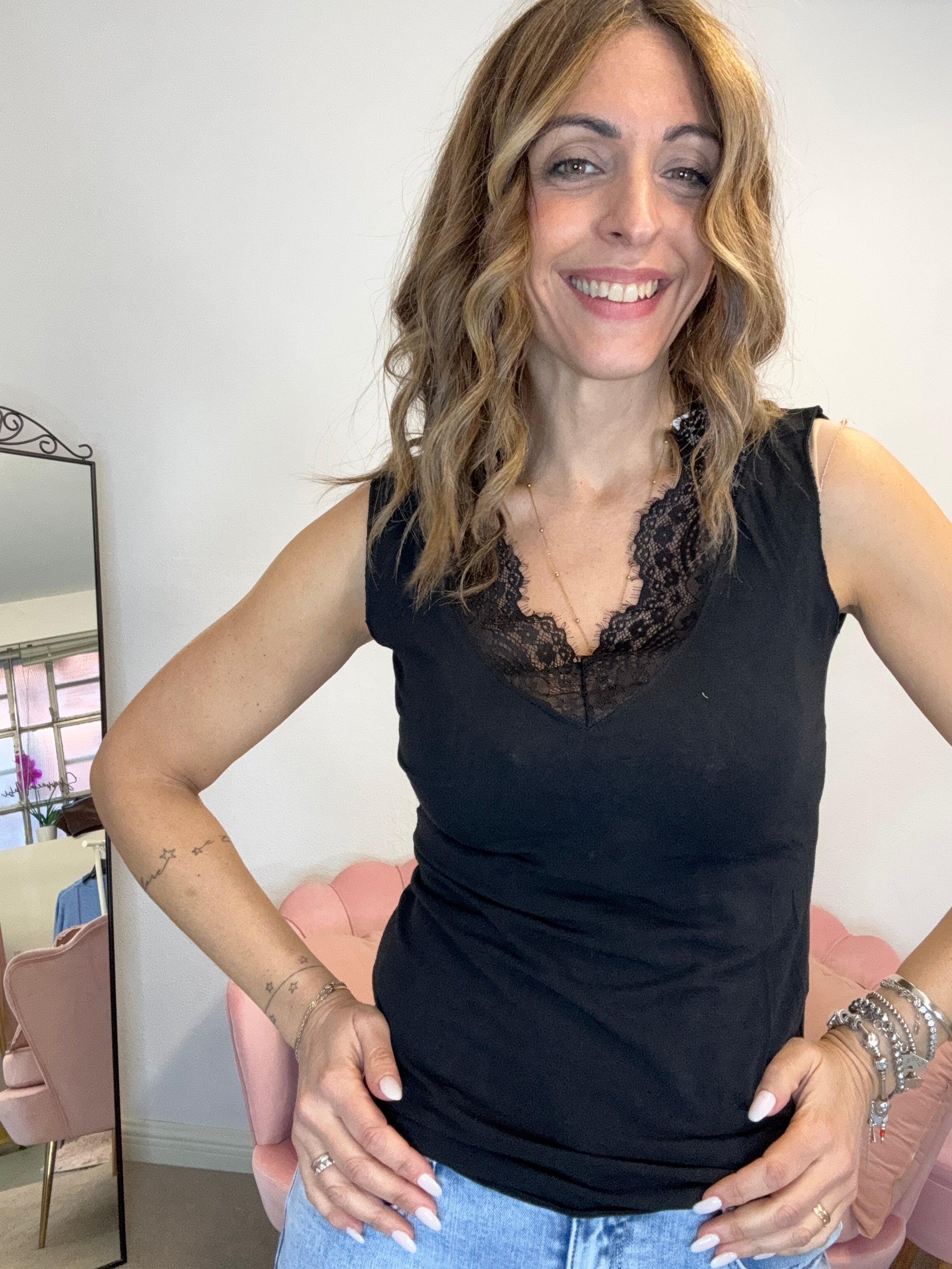 La canotta Cachemiretta col pizzo