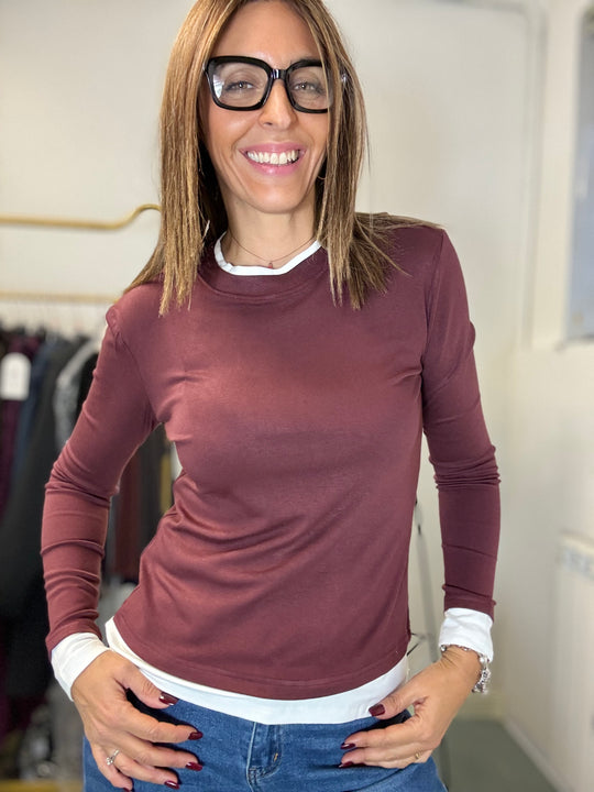 La t-shirt viscosa ed elastan coi bordini