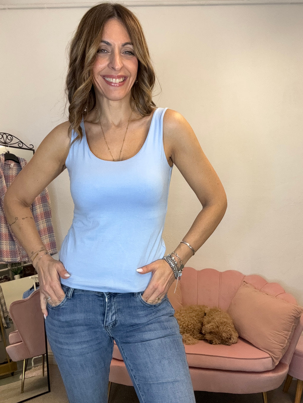 La canotta basica spalla larga