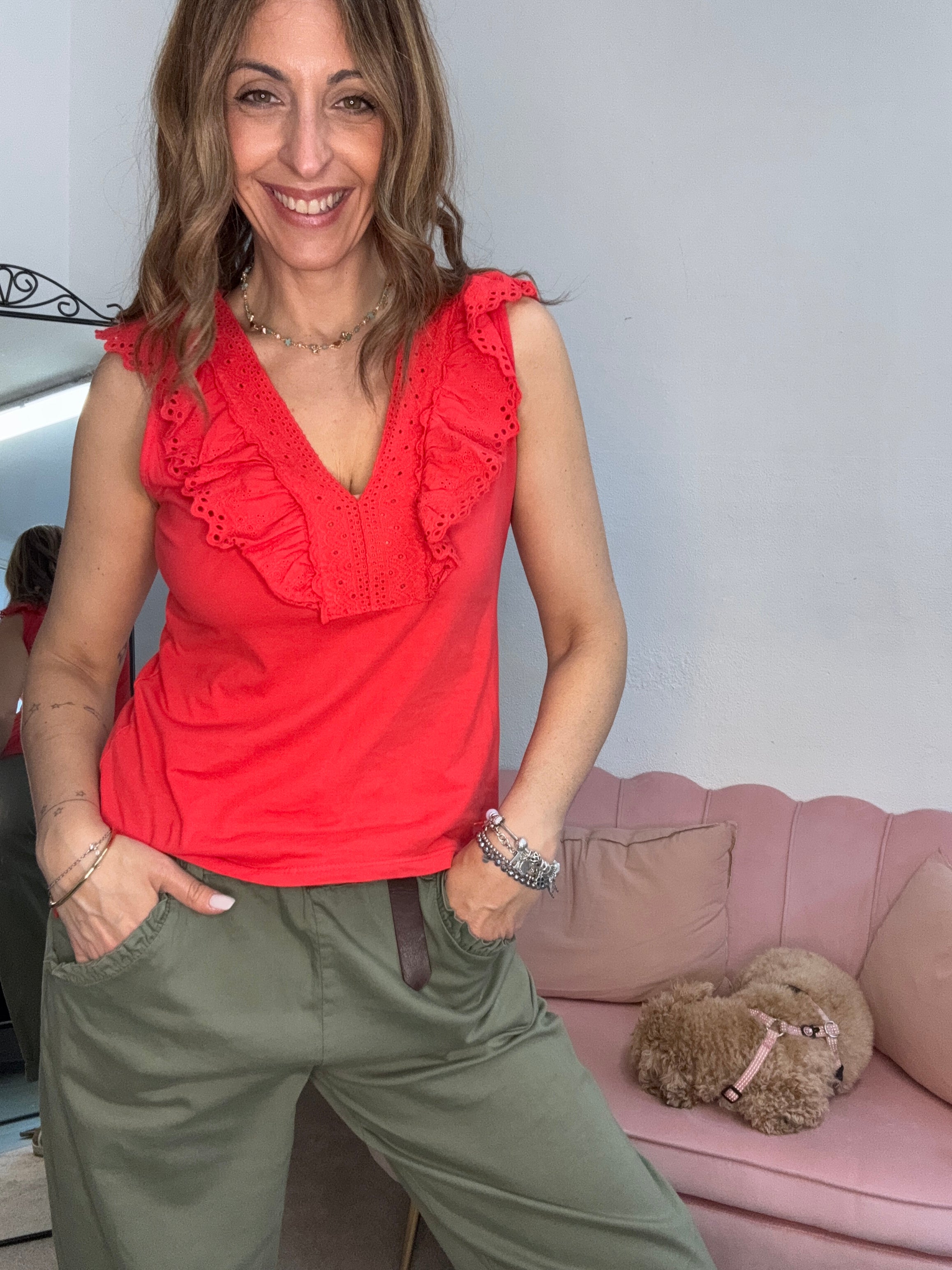 La canotta con lo scollo sangallo