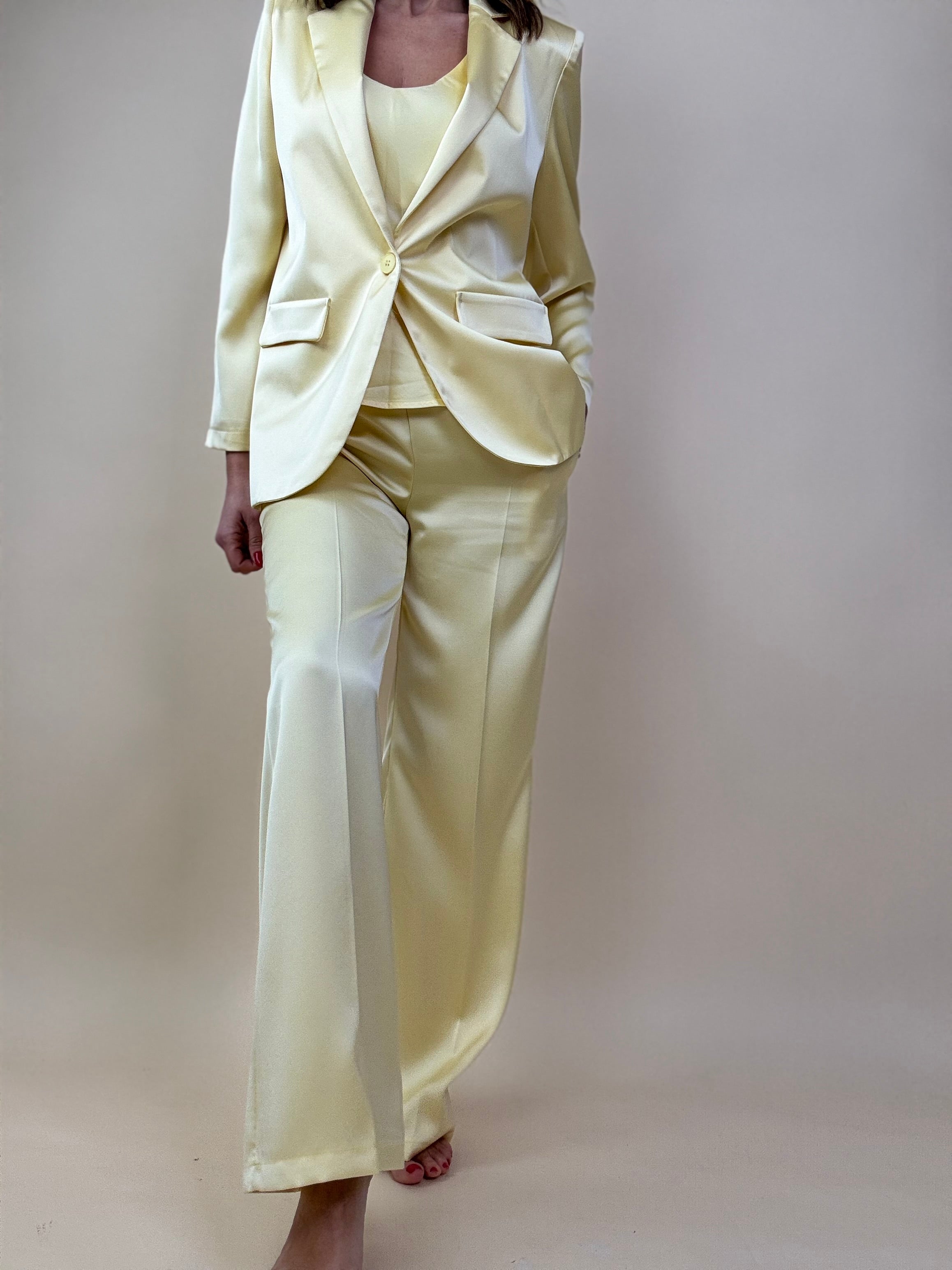 Il coordinato Delia in raso ( giacca e pantalone )