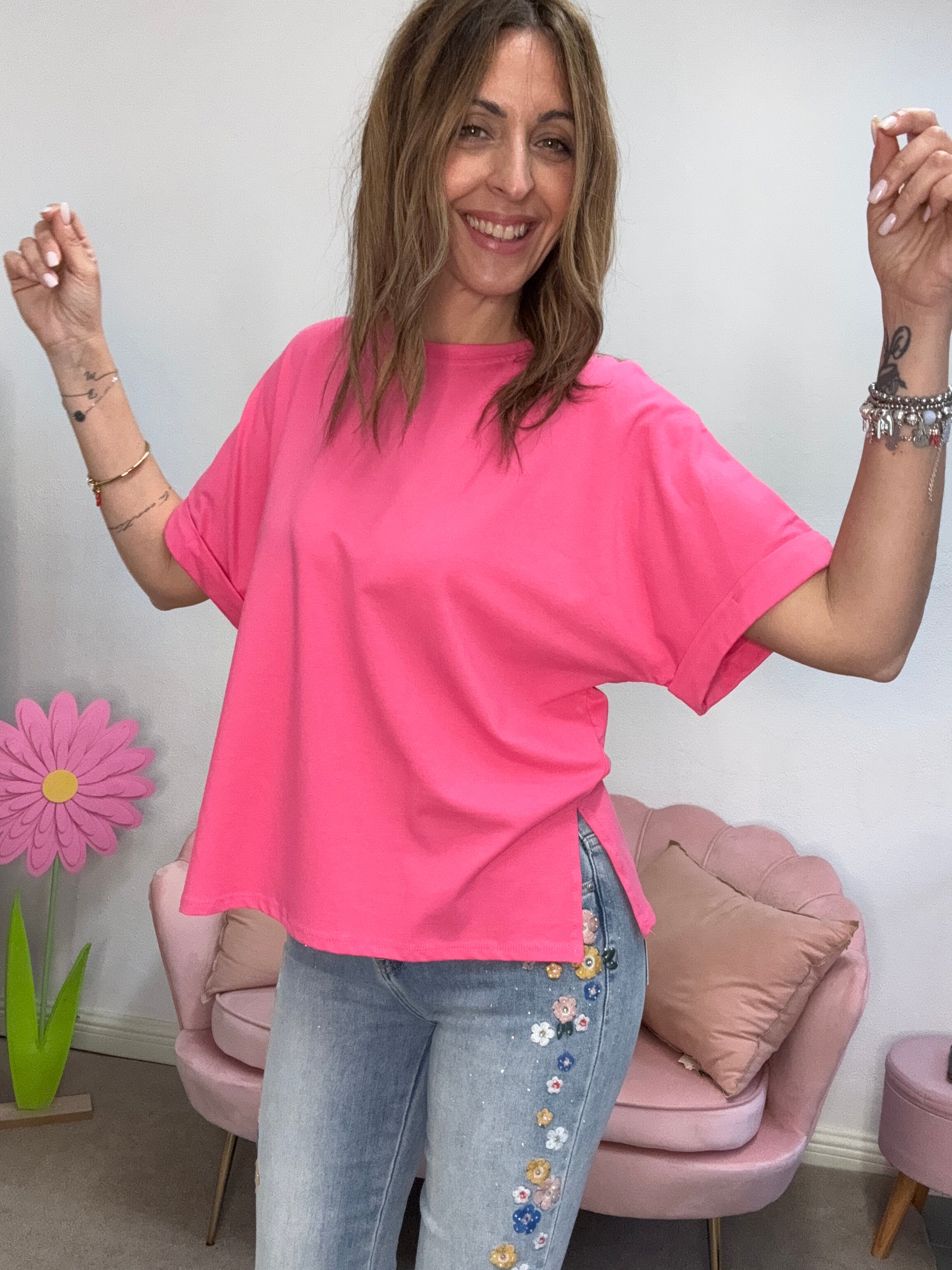 La T-shirt cotone con gli spacchetti