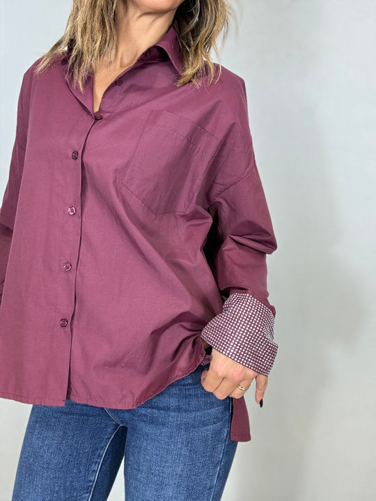 La camicia con i polsini di luce ( bianca e bordeaux )