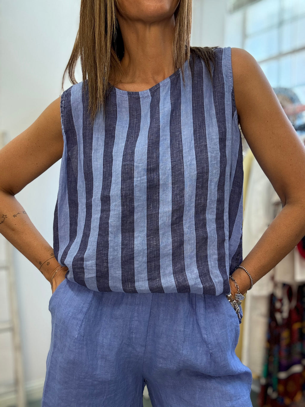 La blusa rigata di lino