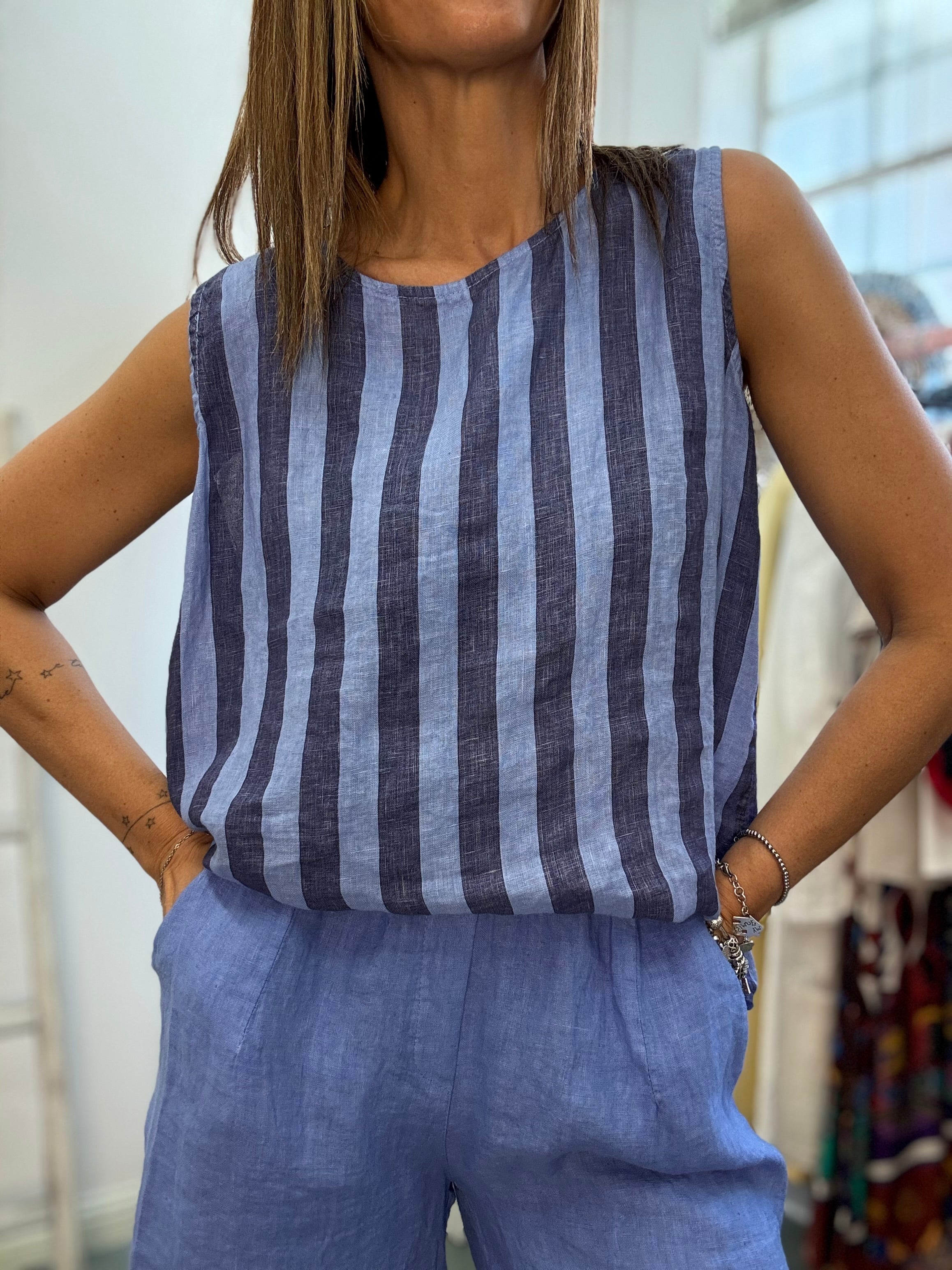 La blusa rigata di lino