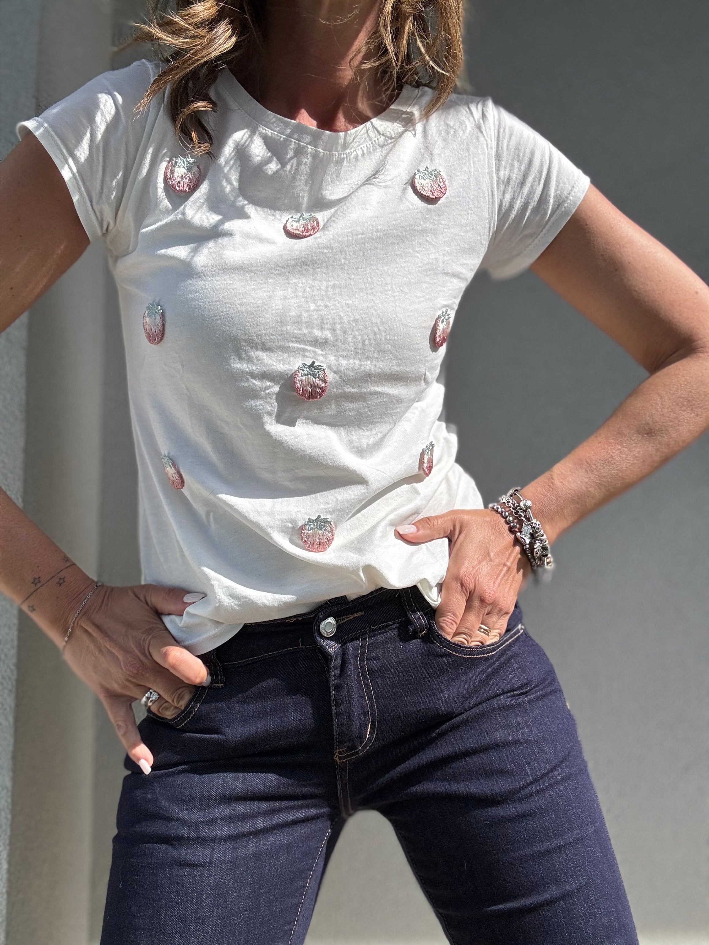 La t-shirt fragoline rosse
