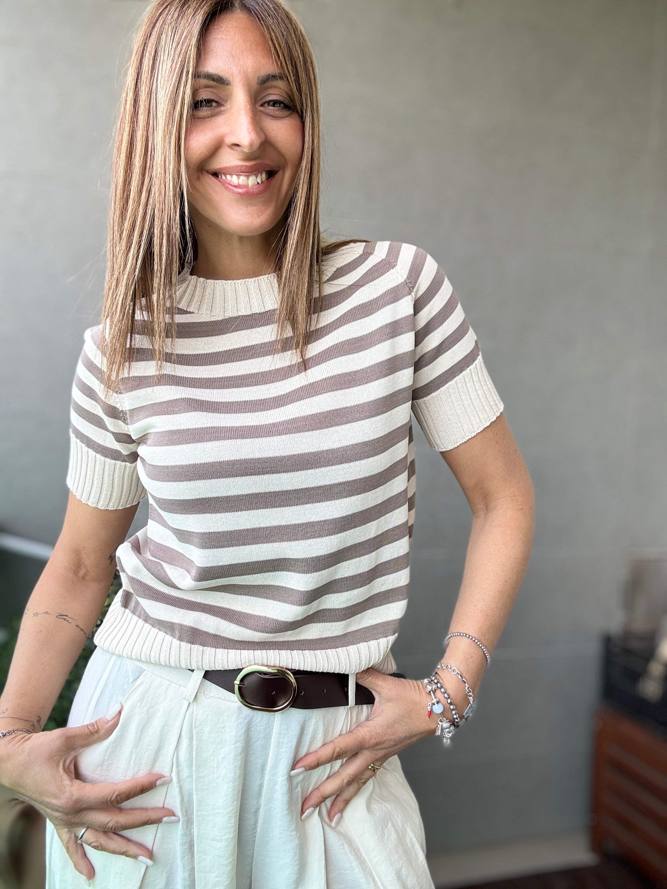 Il pull con le maniche corte