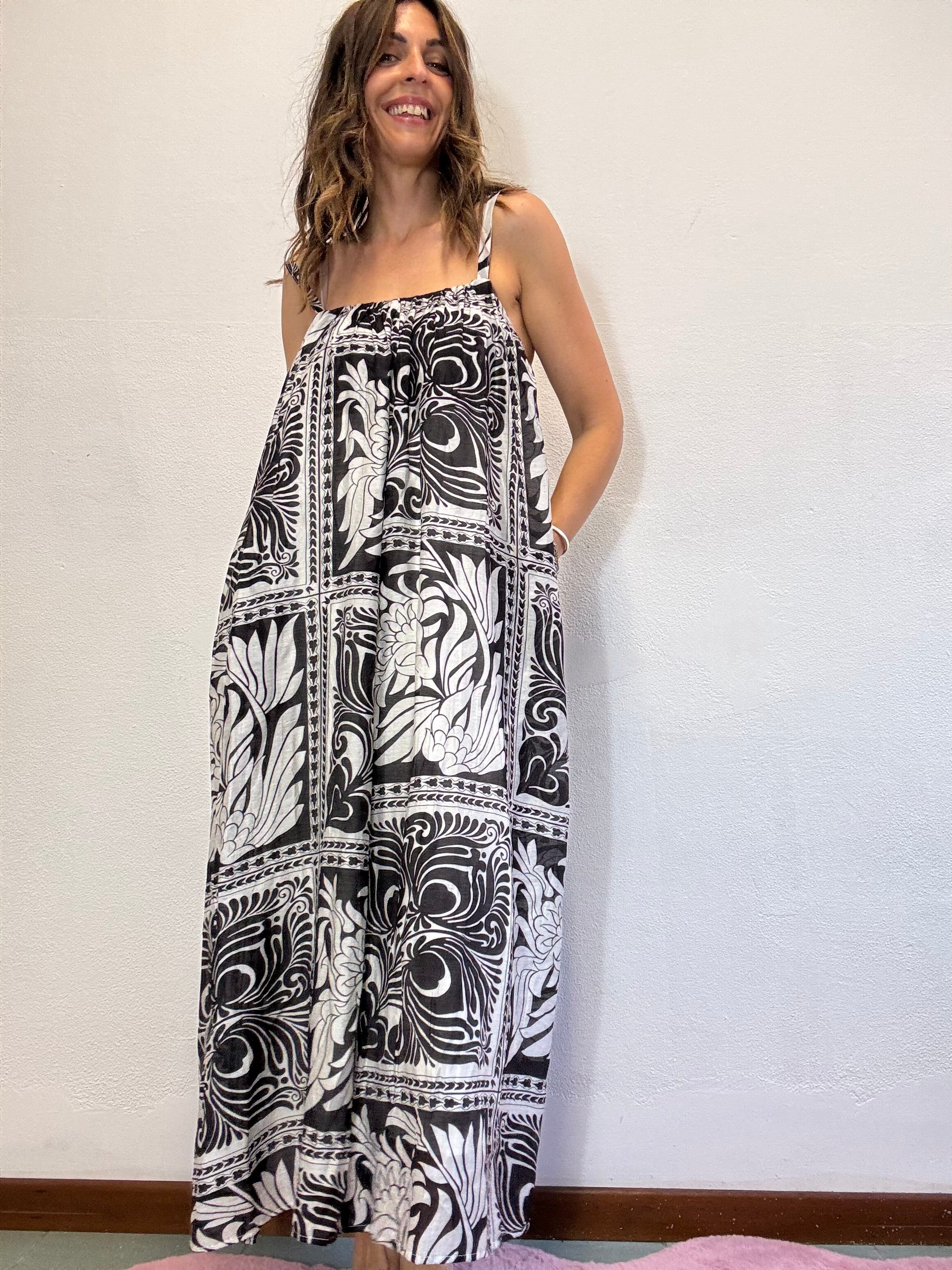 La tuta che sembra un abito nero