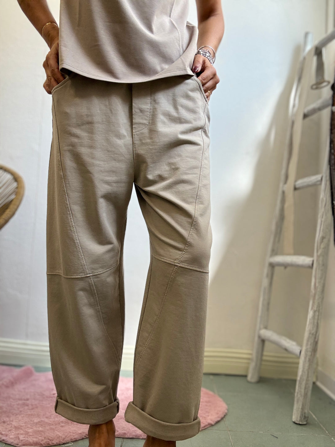 Il pantalone comodo in cotone