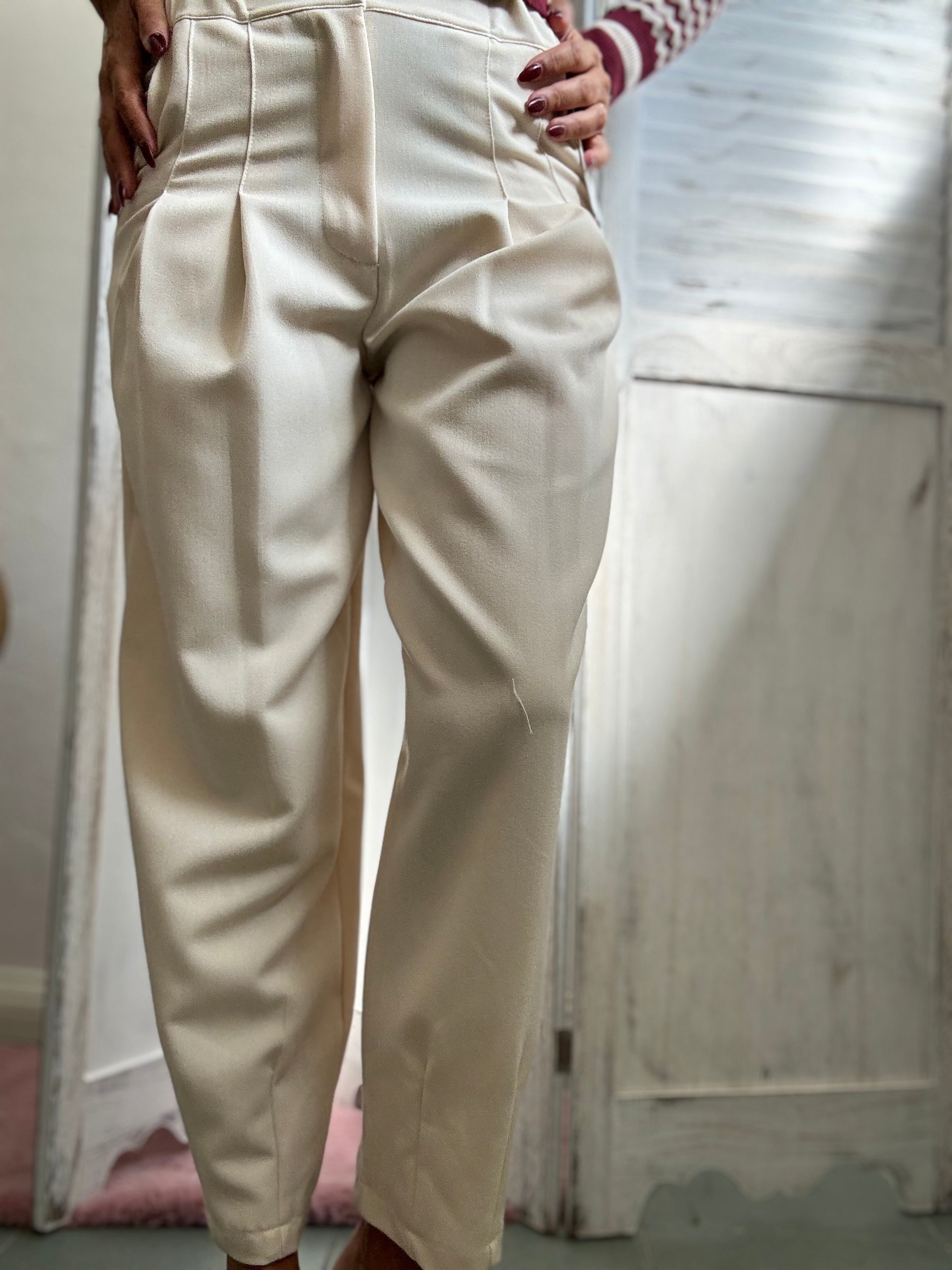 Il pantalone Javier con le pence