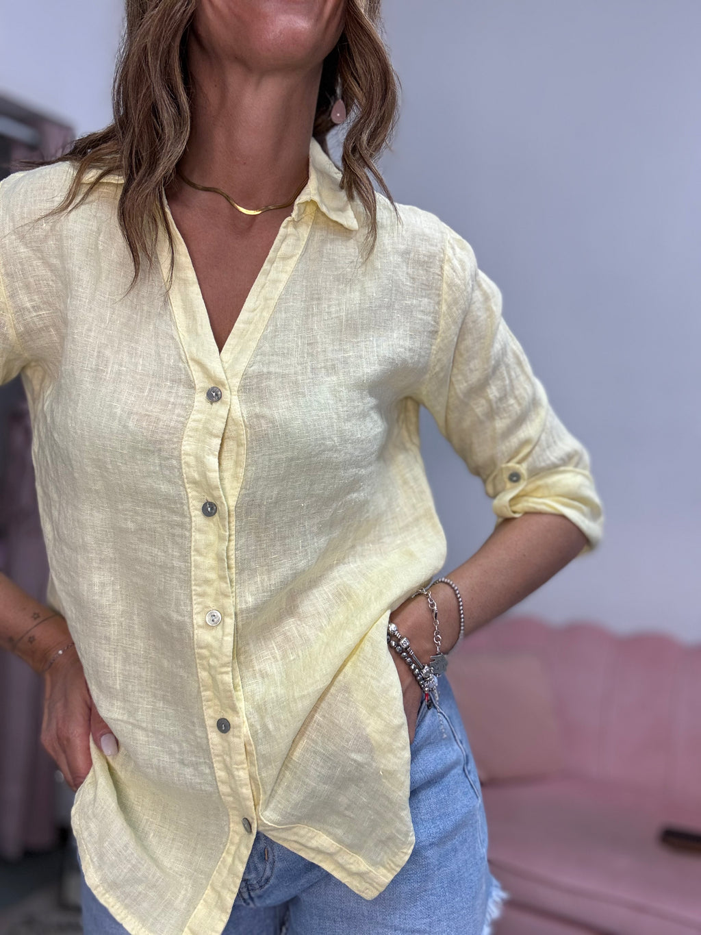 La camicia di lino pastello