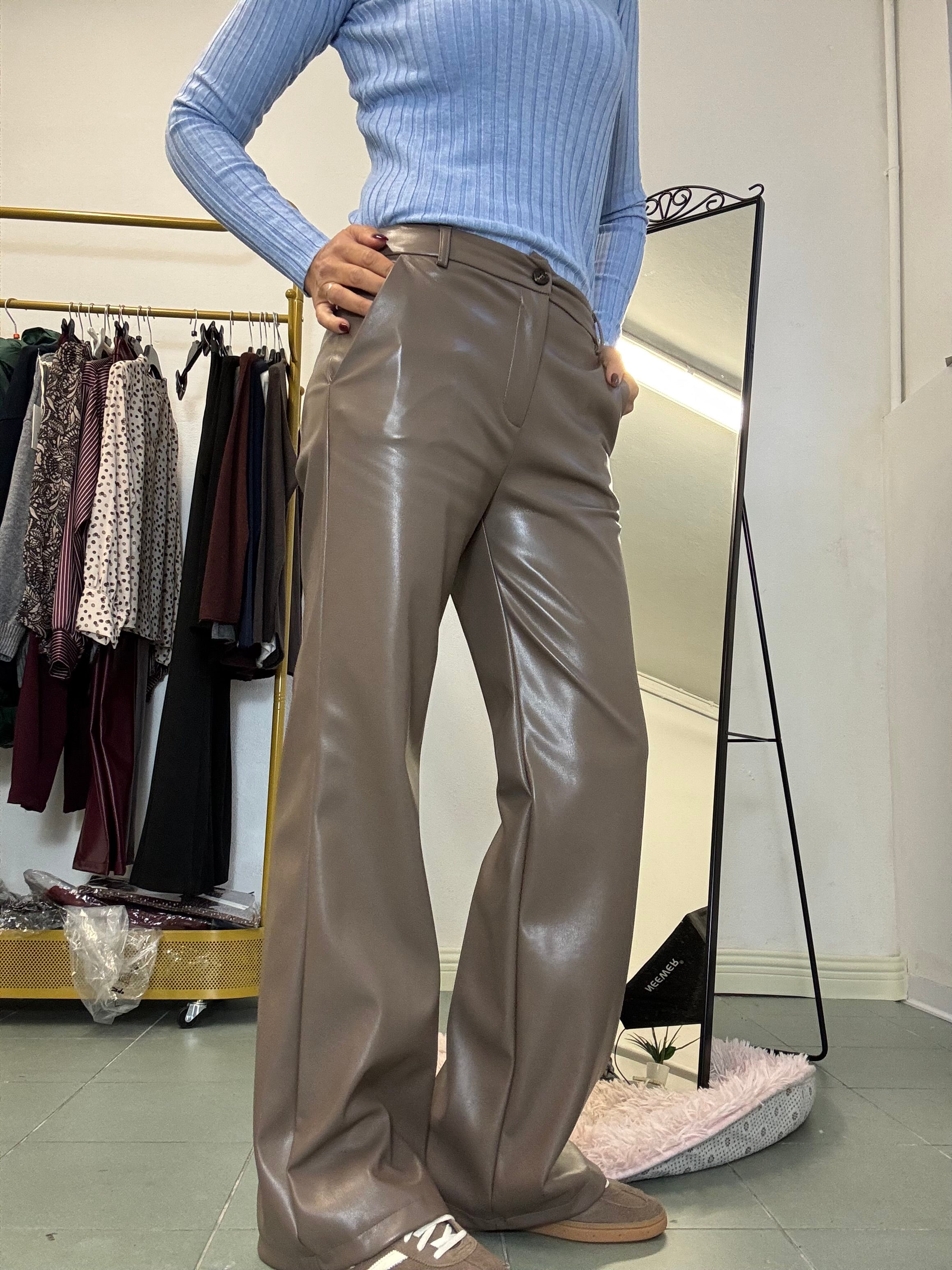 Il pantalone ecopelle Oliver