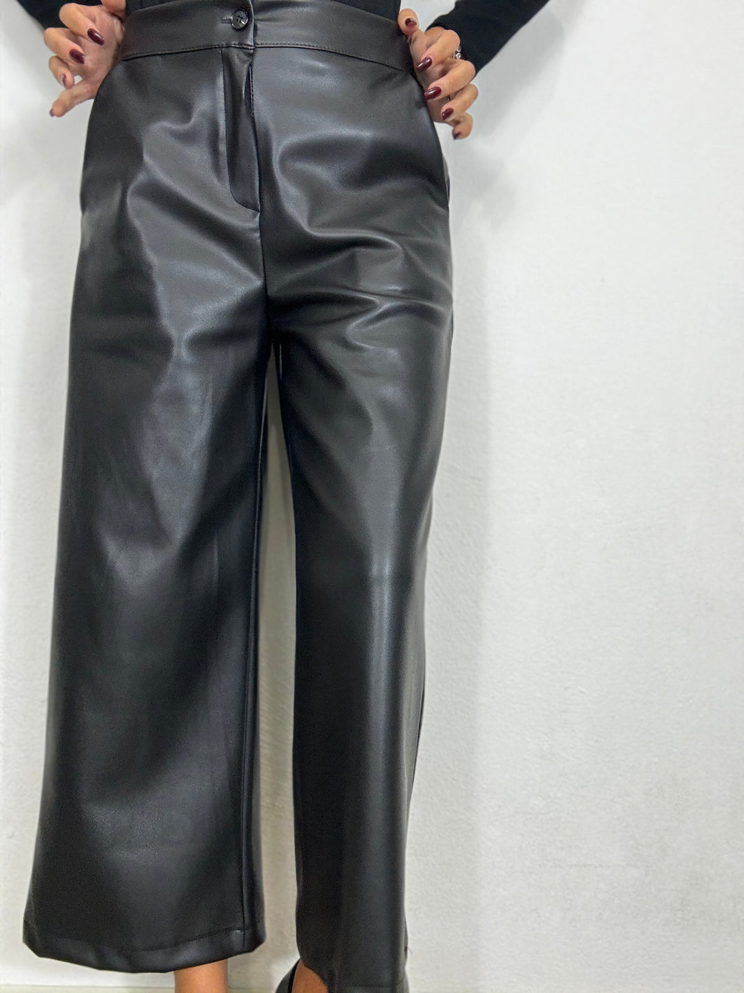 Pantalone trombetta di ecopelle in due colori ( nero e marrone )