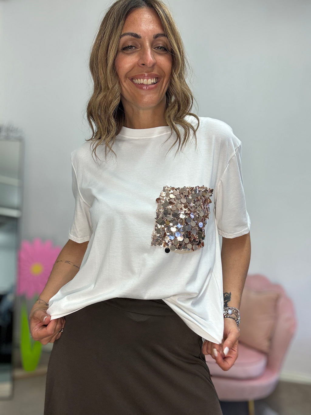 La t-shirt col taschino glitter