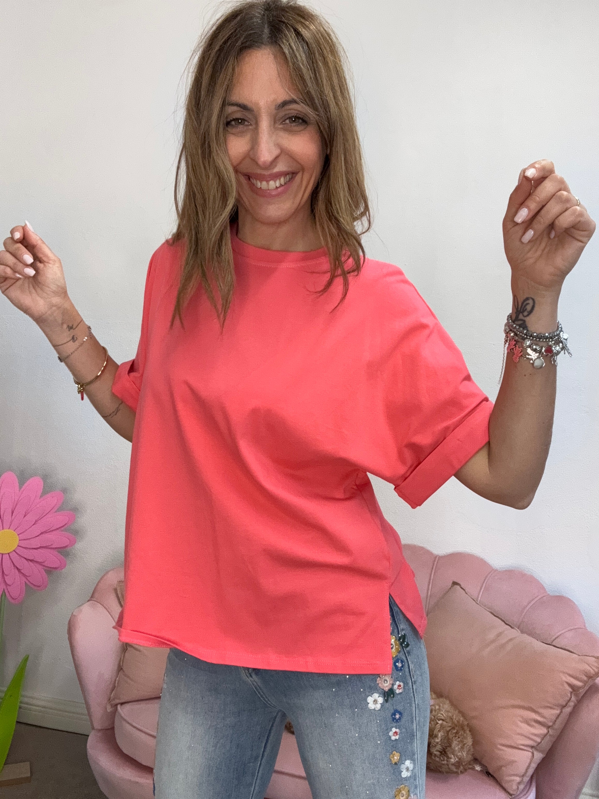 La T-shirt cotone con gli spacchetti