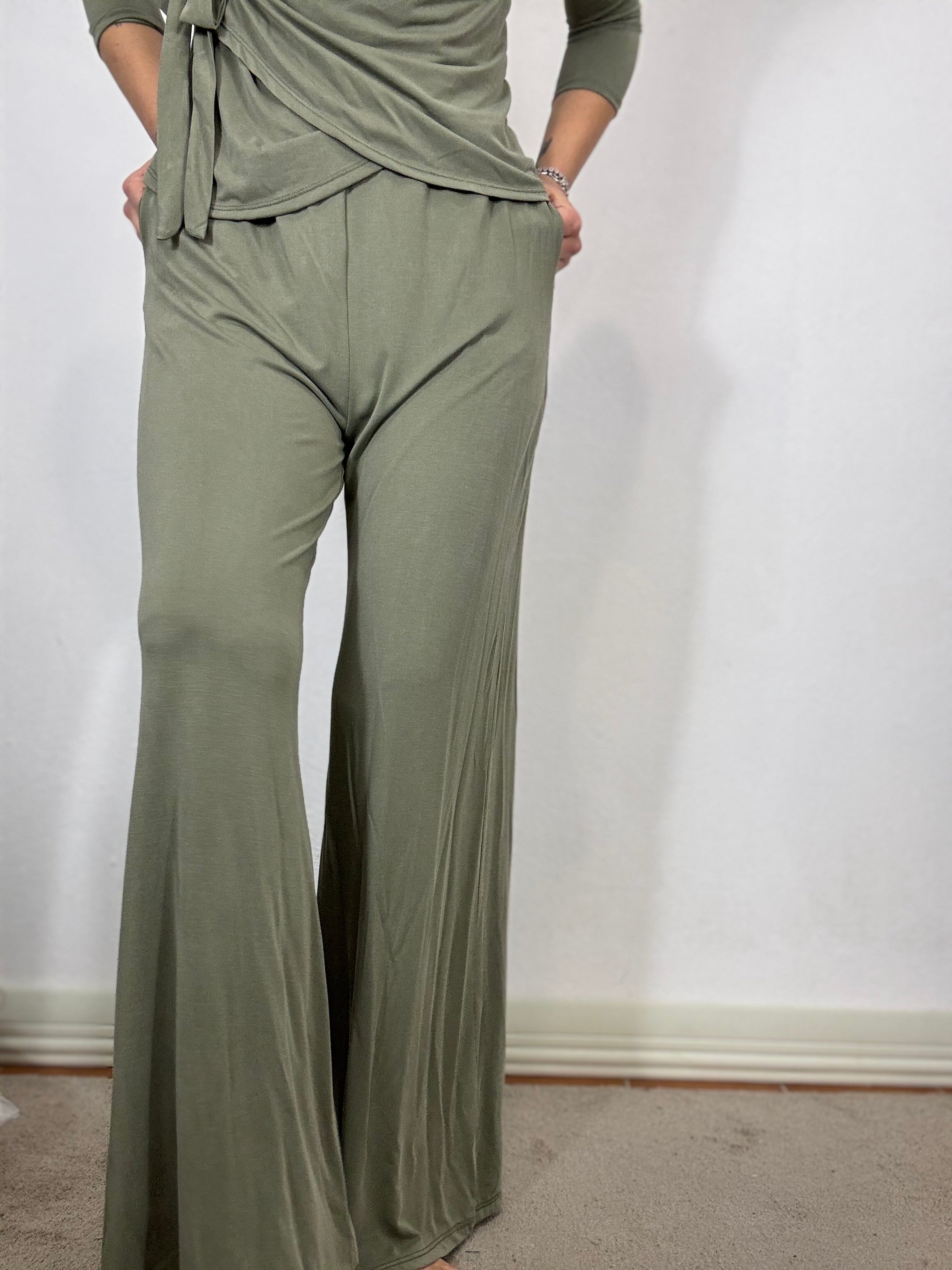 Pantaloni a costine in viscosa leggera