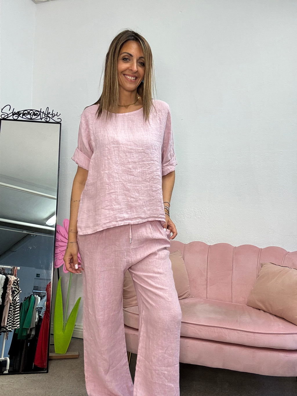 Il coordinato lino con la blusa a bottoncini