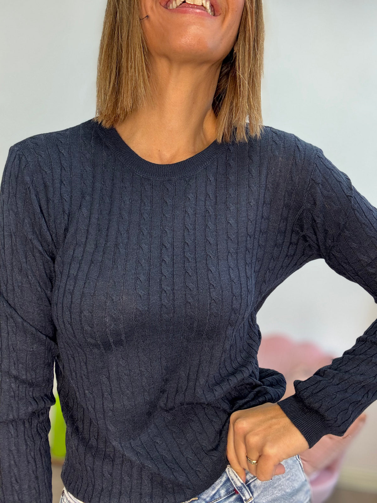 Il pull leggero con le treccine
