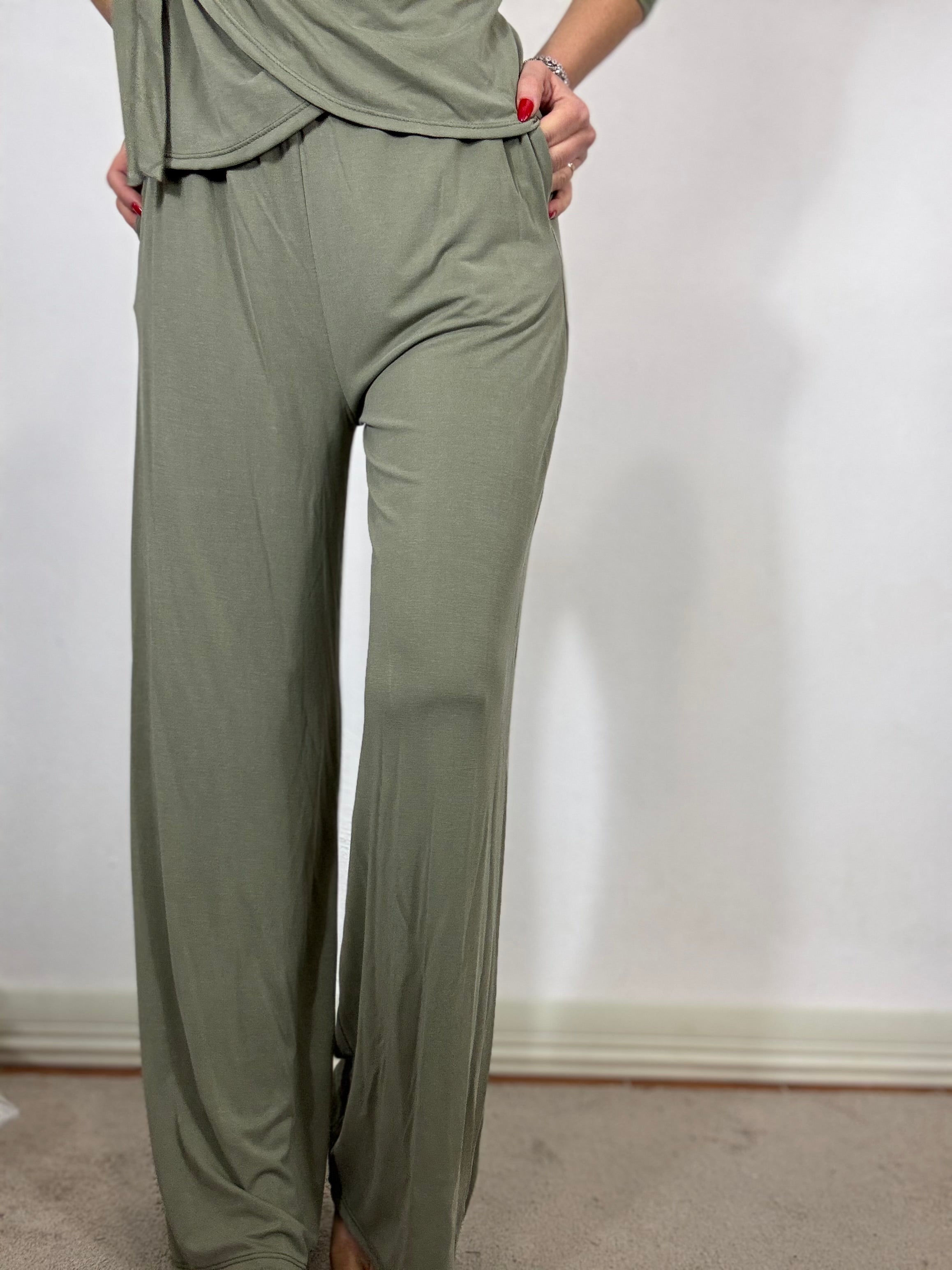 Pantaloni a costine in viscosa leggera