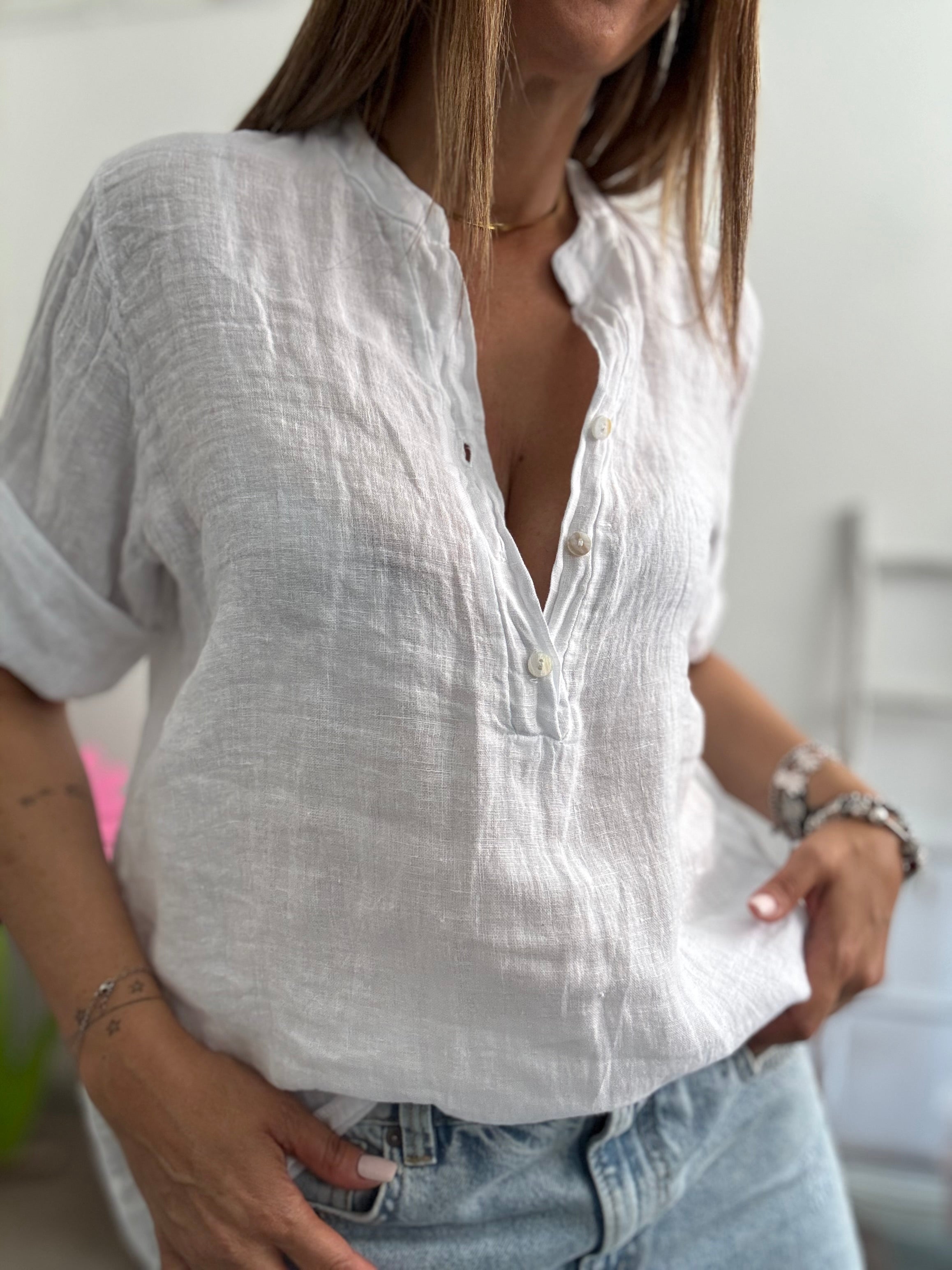 La blusa polo in lino