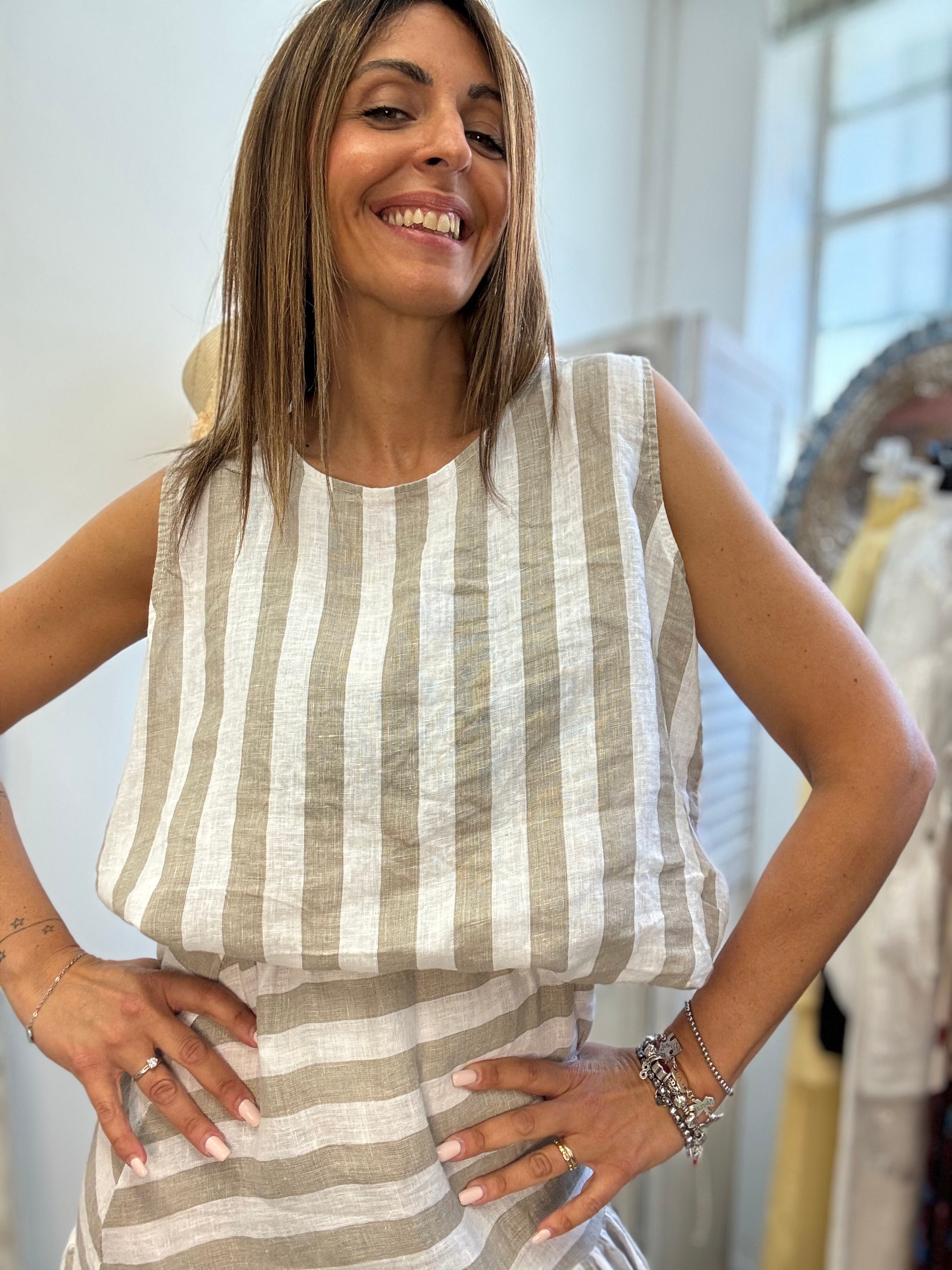 La blusa rigata di lino