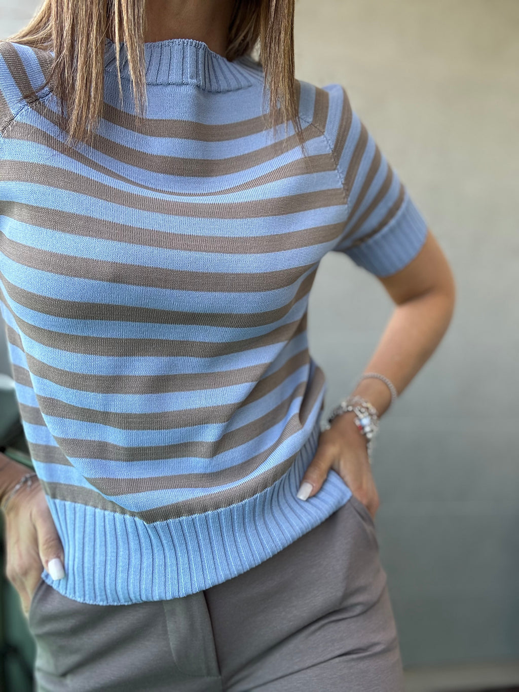 Il pull con le maniche corte