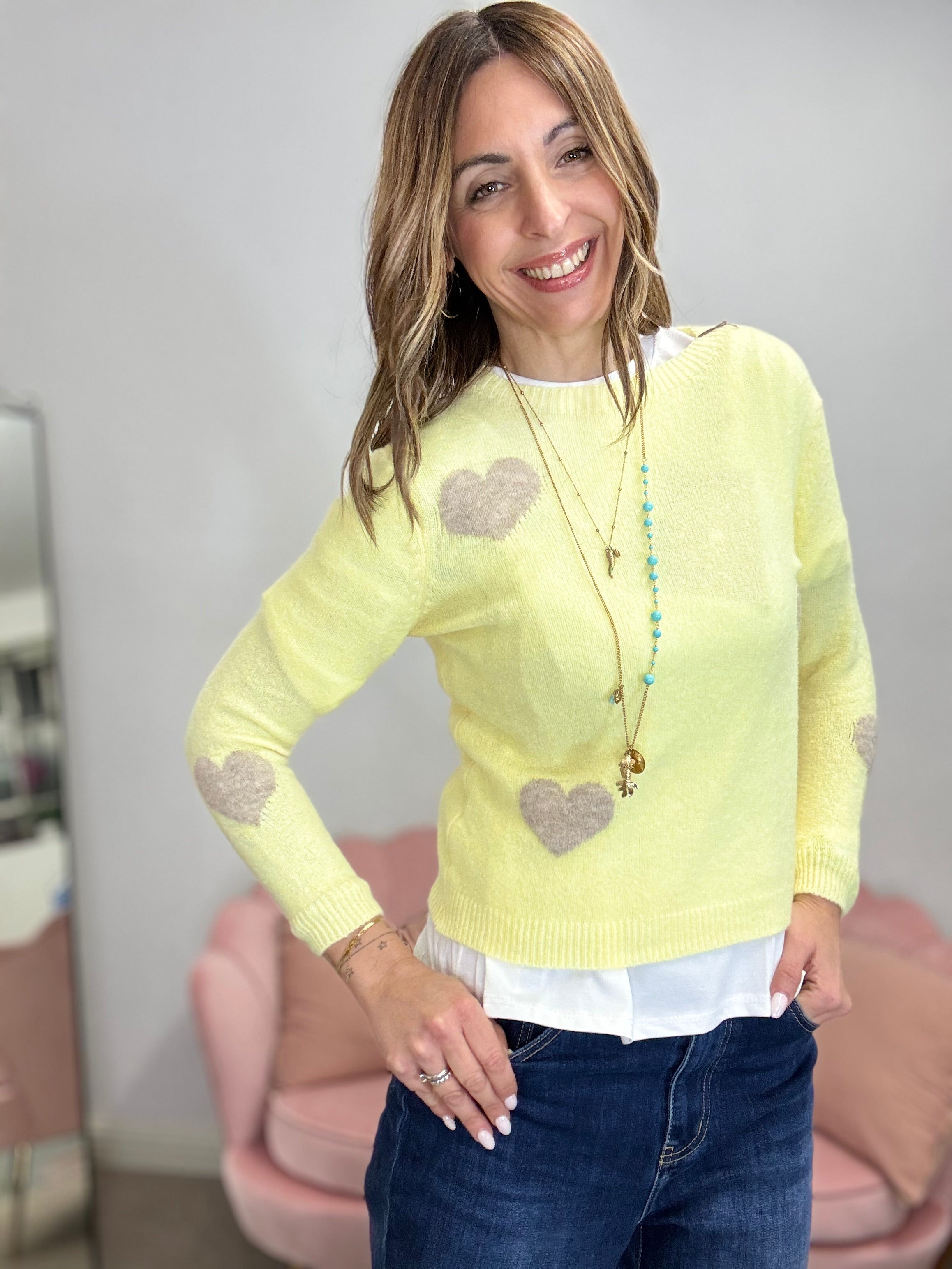 Il pull con i cuori beige