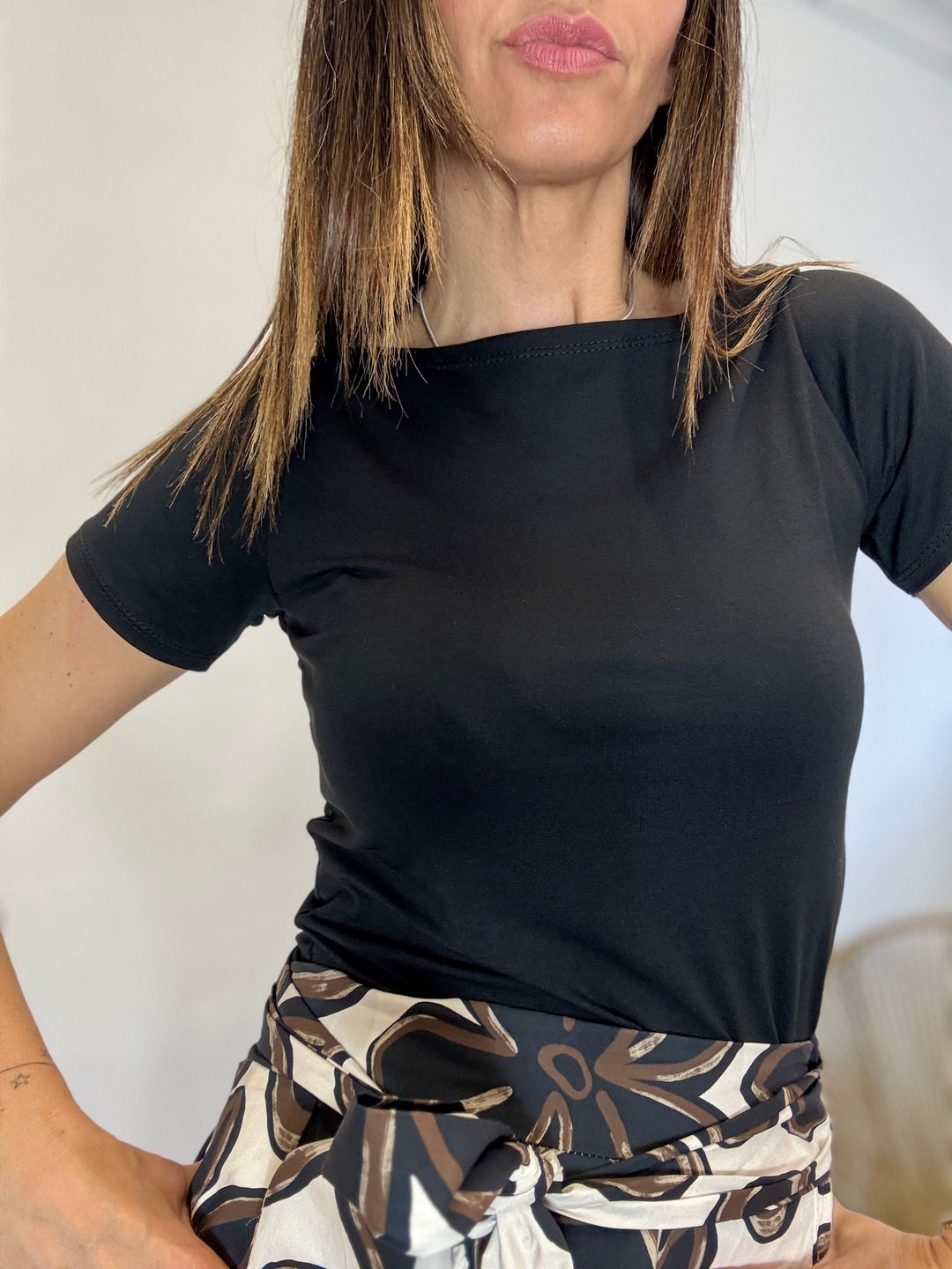 La t-shirt con lo scollo barchetta